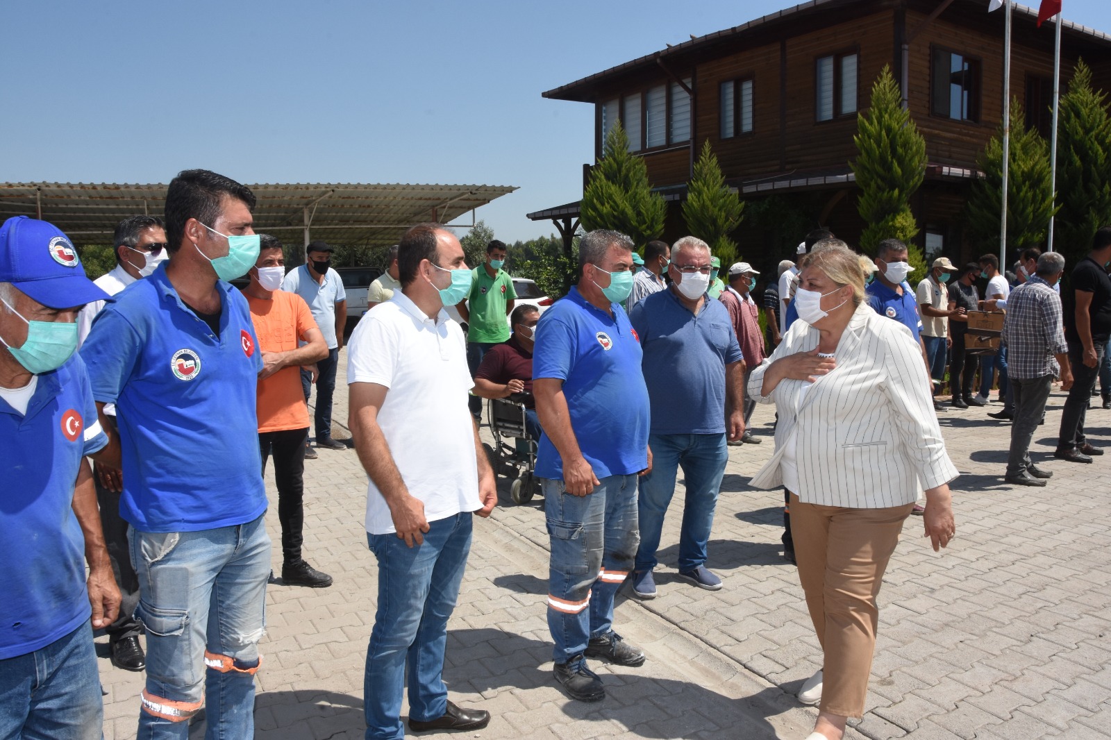 Ceyhan Belediye Başkanı Hülya Erdem, belediyeye bağlı müdürlüklerde görev yapan