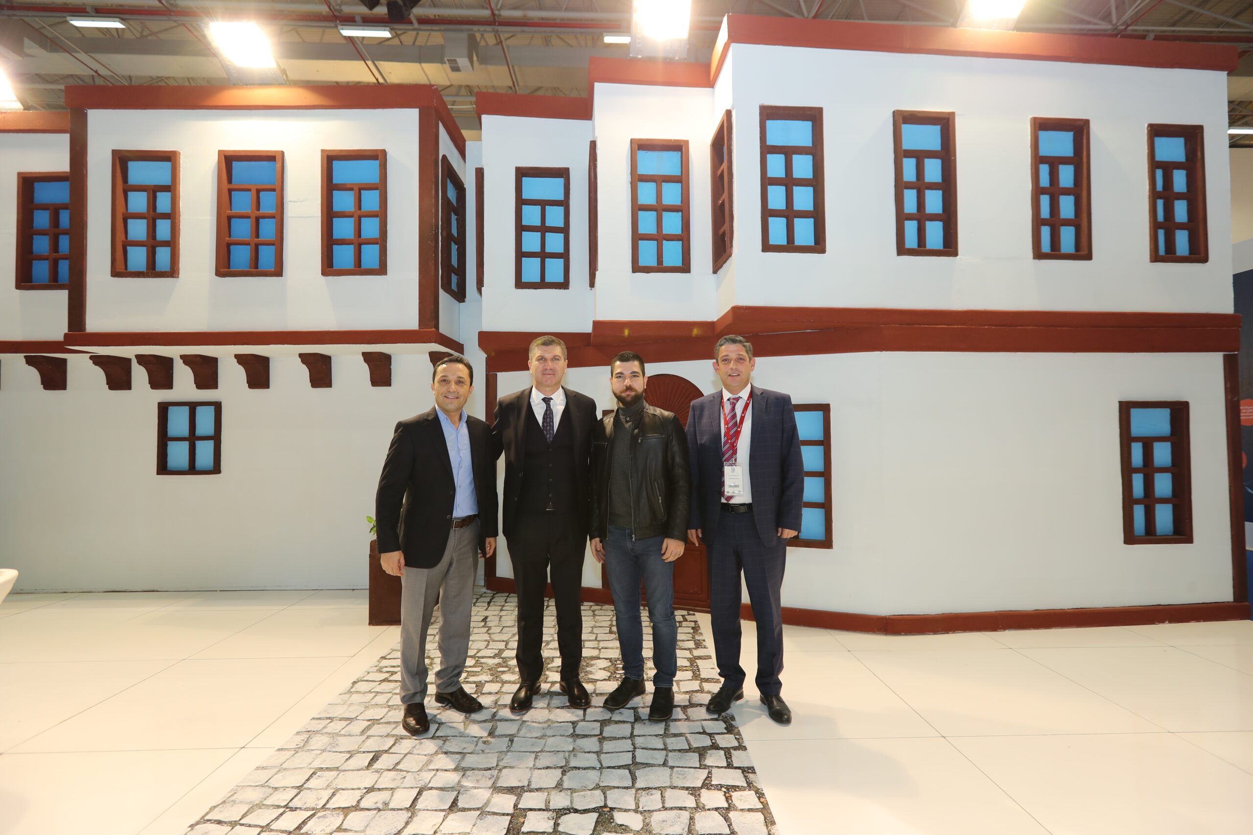 İzmir Büyükşehir Belediyesi’nin ev sahipliğinde, 2 Aralık’ta açılışı gerçekleştirilen Travel