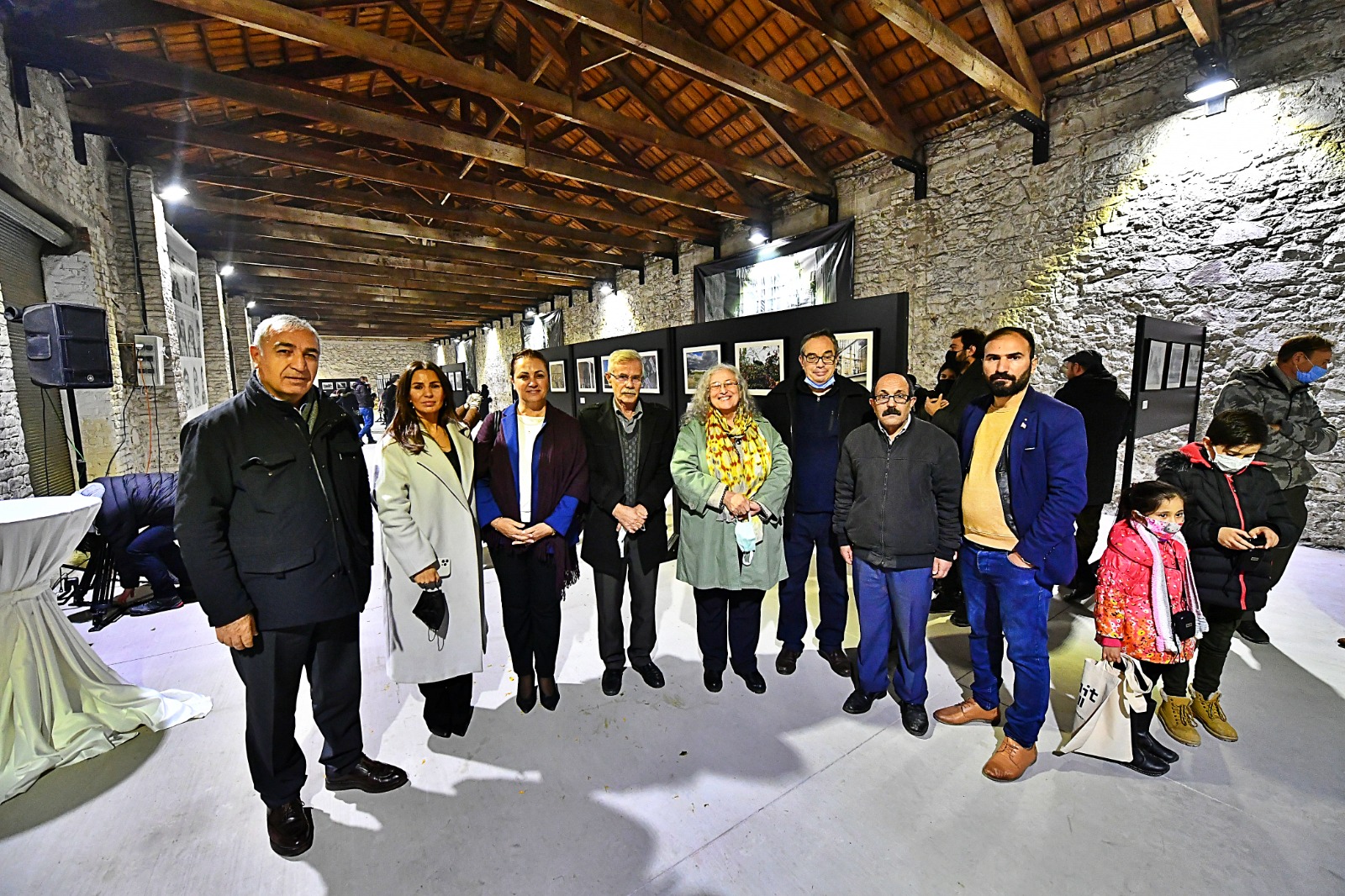 İzmir’de yaşayan mülteci ailelerin çocuklarının objektiflerine takılan fotoğrafların yer aldığı