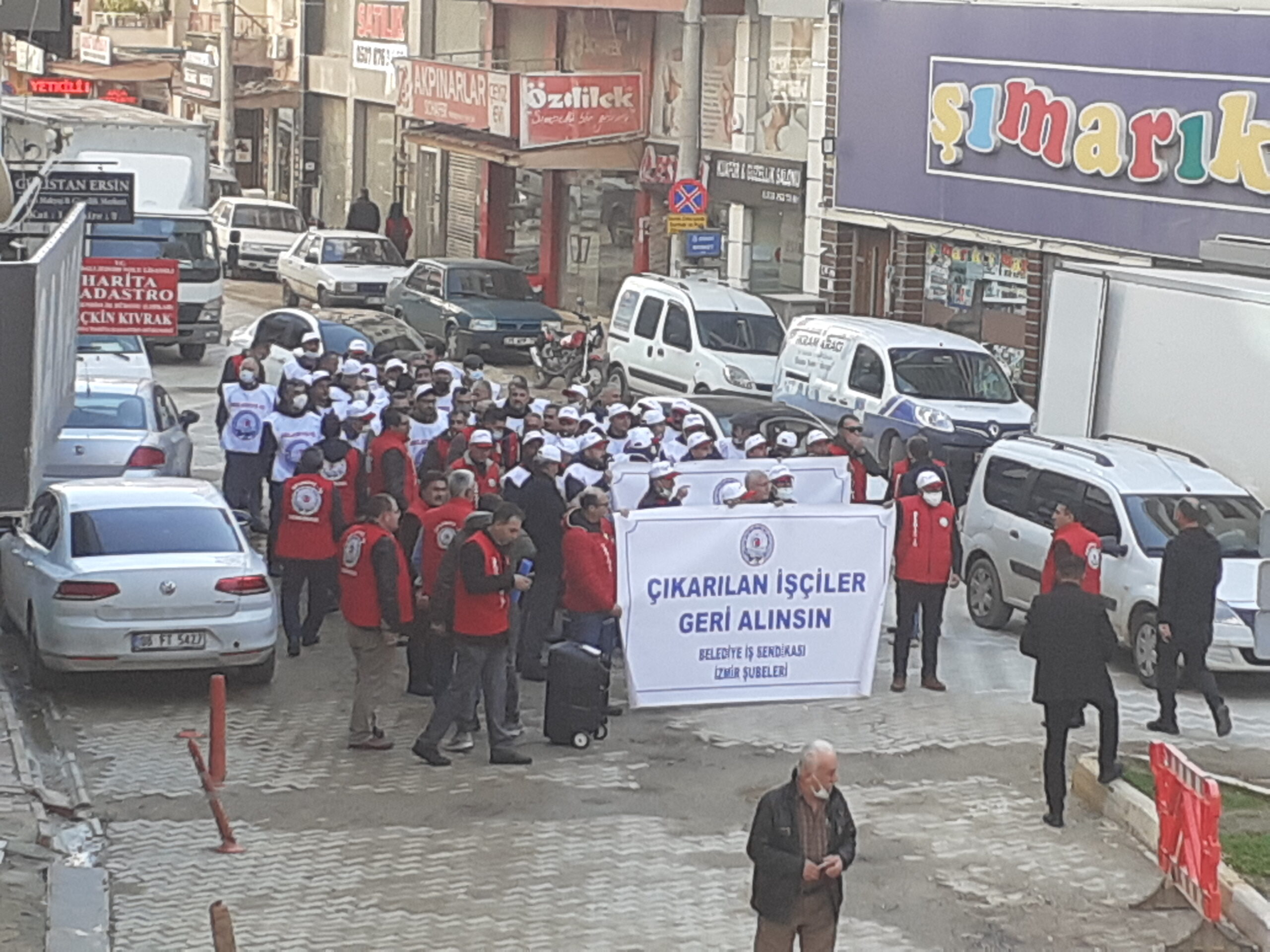 Torbalı Belediyesinde işçi Kıyımı, Sendika isteyen işçiler işten çıkarıldı; Sosyal Demokrat Belediyesi Güya, nerede kaldı sizin işçi severliliğiniz Geçtiğimiz nisan ayında vefat eden Belediye başkanı İsmail Uygur’un ardından
