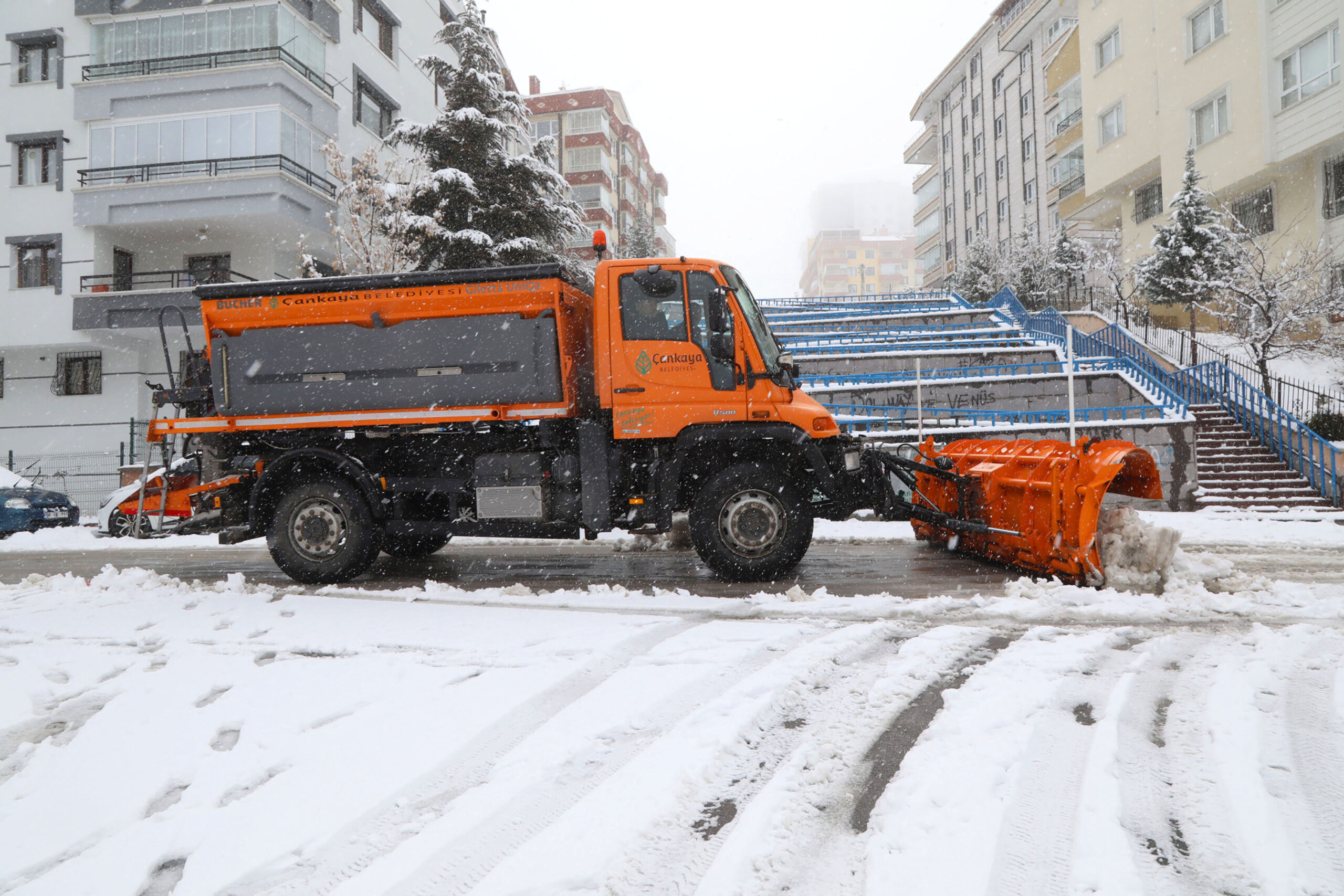 Çankaya Belediyesi yaklaşan kar yağışı öncesi hazırlıklarını tamamladı. Kış ayının