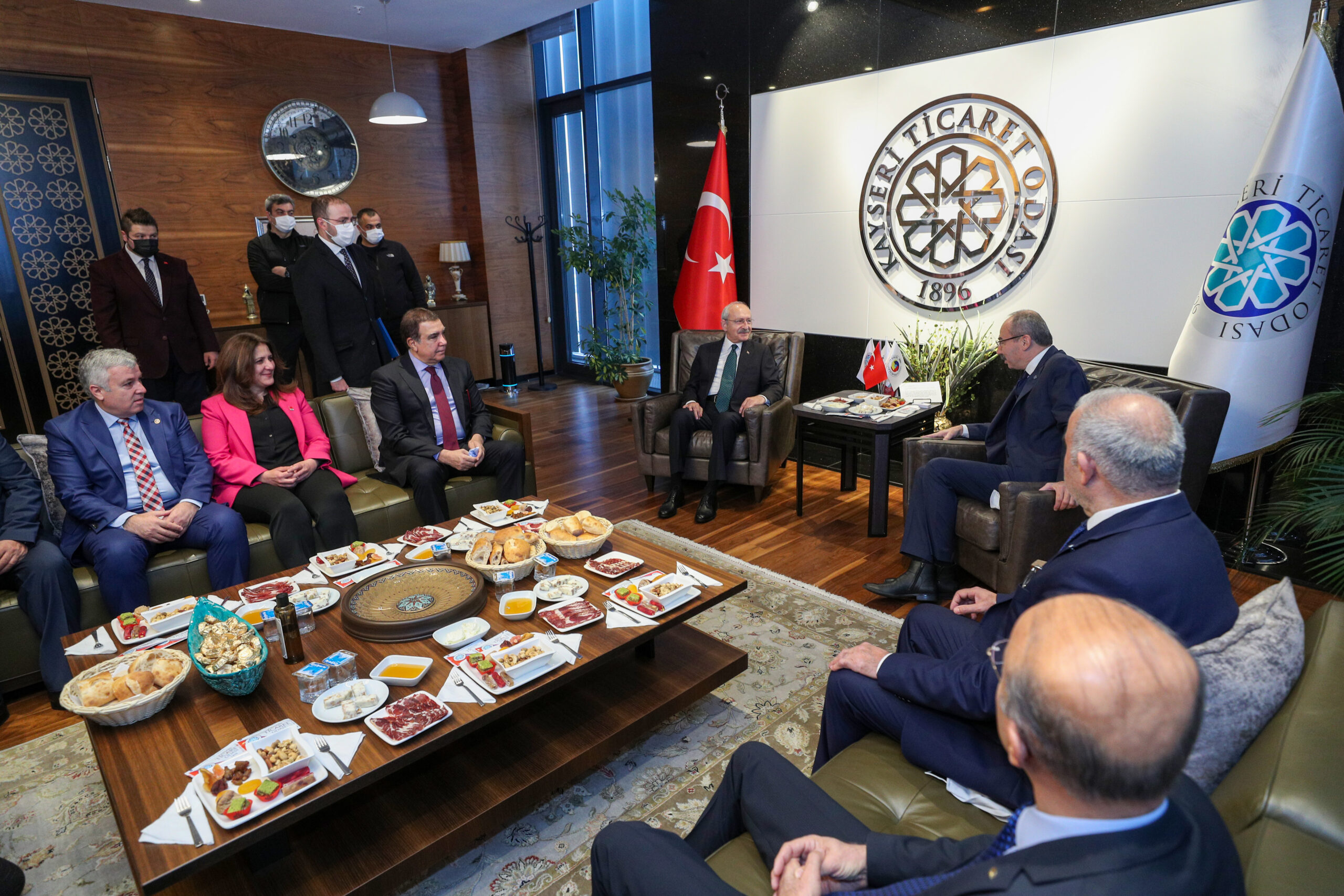 CHP GENEL BAŞKANI KEMAL KILIÇDAROĞLU KAYSERİ’DE KTO’yu Ziyaret etti Cumhuriyet Halk Partisi Genel Başkanı Kemal Kılıçdaroğlu, Kayseri Ticaret Odası