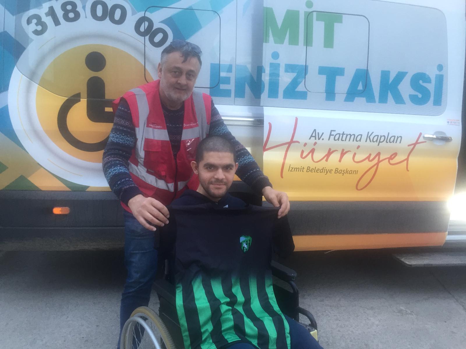 İzmit Belediyesi tarafından hayata geçirilen Engelsiz Taksi hizmetinden yararlanan Hakan