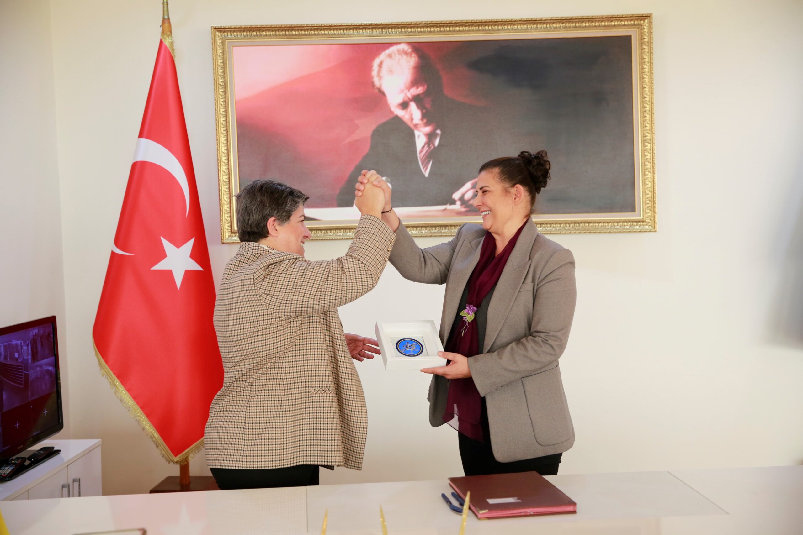 Türkiye Kadın Dernekleri Federasyonu Başkanı Canan Güllü, Aydın Büyükşehir Belediye