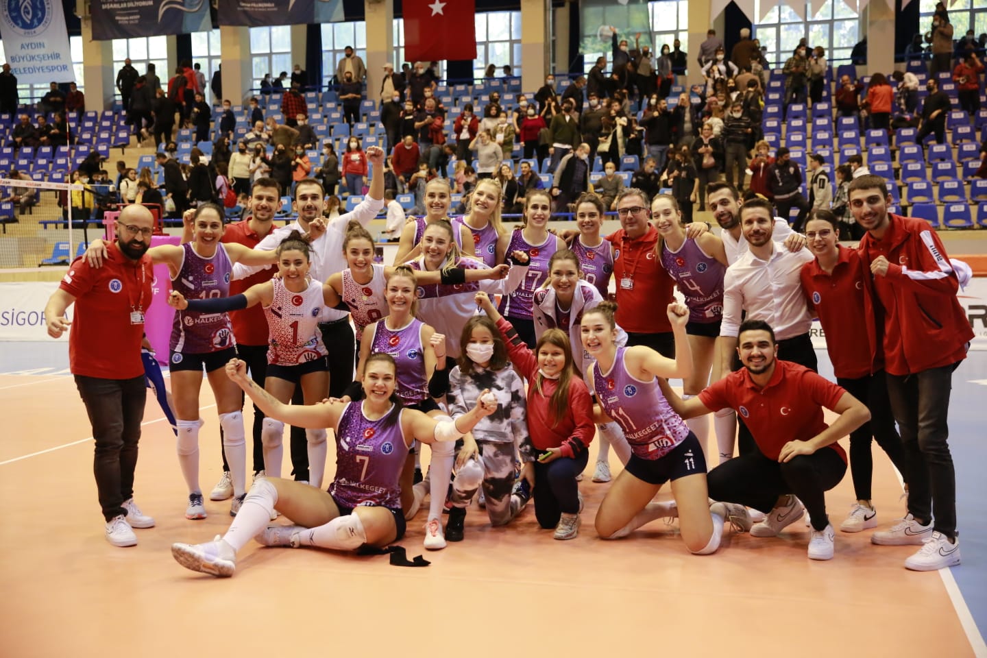 AYDIN’IN SULTANLARI AVRUPA YOLUNDA Son Balkan Kupası şampiyonu Aydın Büyükşehir Belediyespor Kadın Voleybol Takımı,