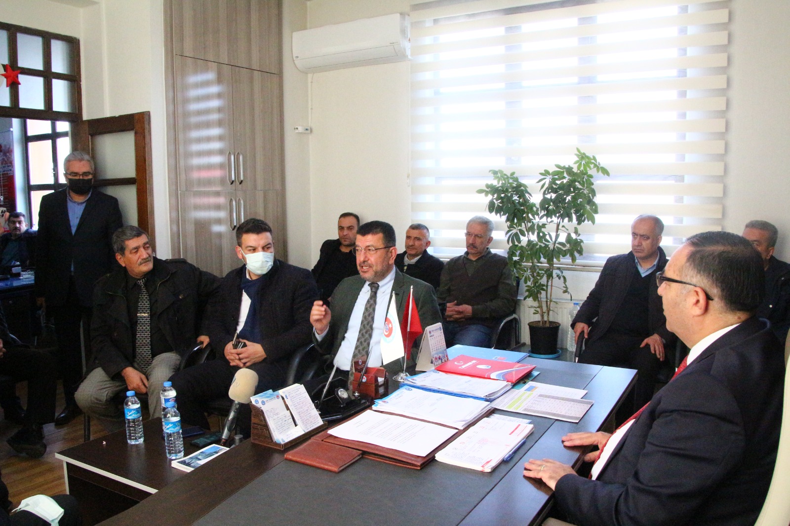 ASGARİ ÜCRETE YAPILAN ARTIŞ, KAMU PERSONELİ VE EMEKLİLERE DE UYGULANMALIDIR