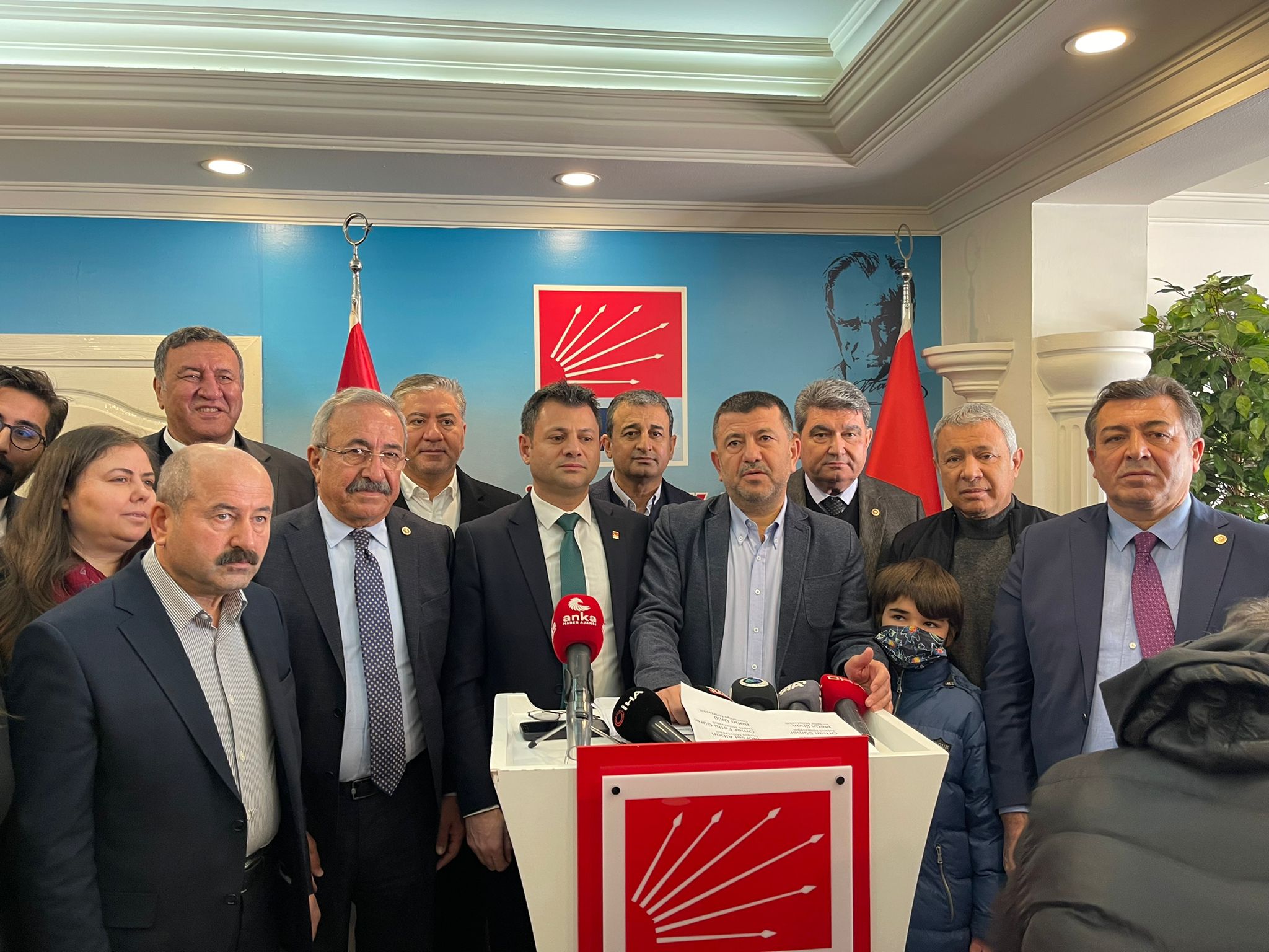 CHP ESNAF MASASI AKSARAY’DA AĞBABA SORDU: NEBATİ, DAMAT BAKANLA GİZLİCE