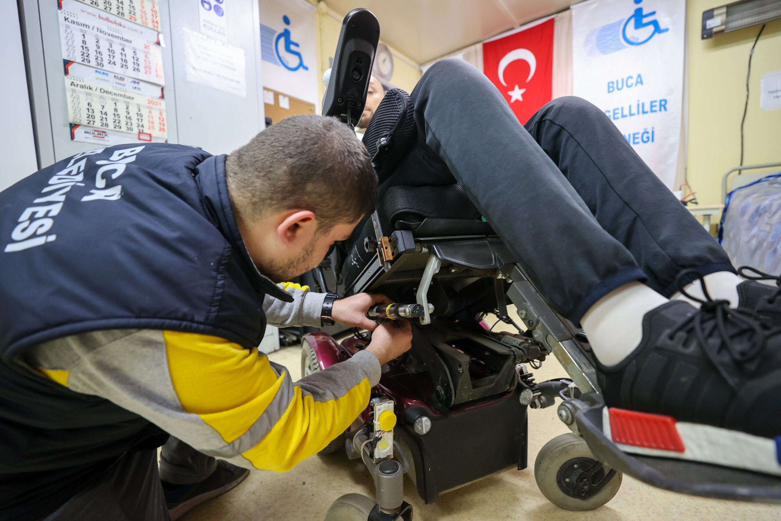 800 engelli aracını tamir ettiler Asla yolda kalmıyorlar BUCA Belediyesi’nin