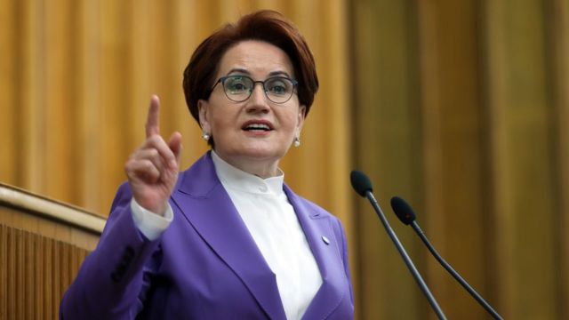 İYİ Parti Genel Başkanı Meral Akşener, Prof. Dr. İzzet Özgenç’in