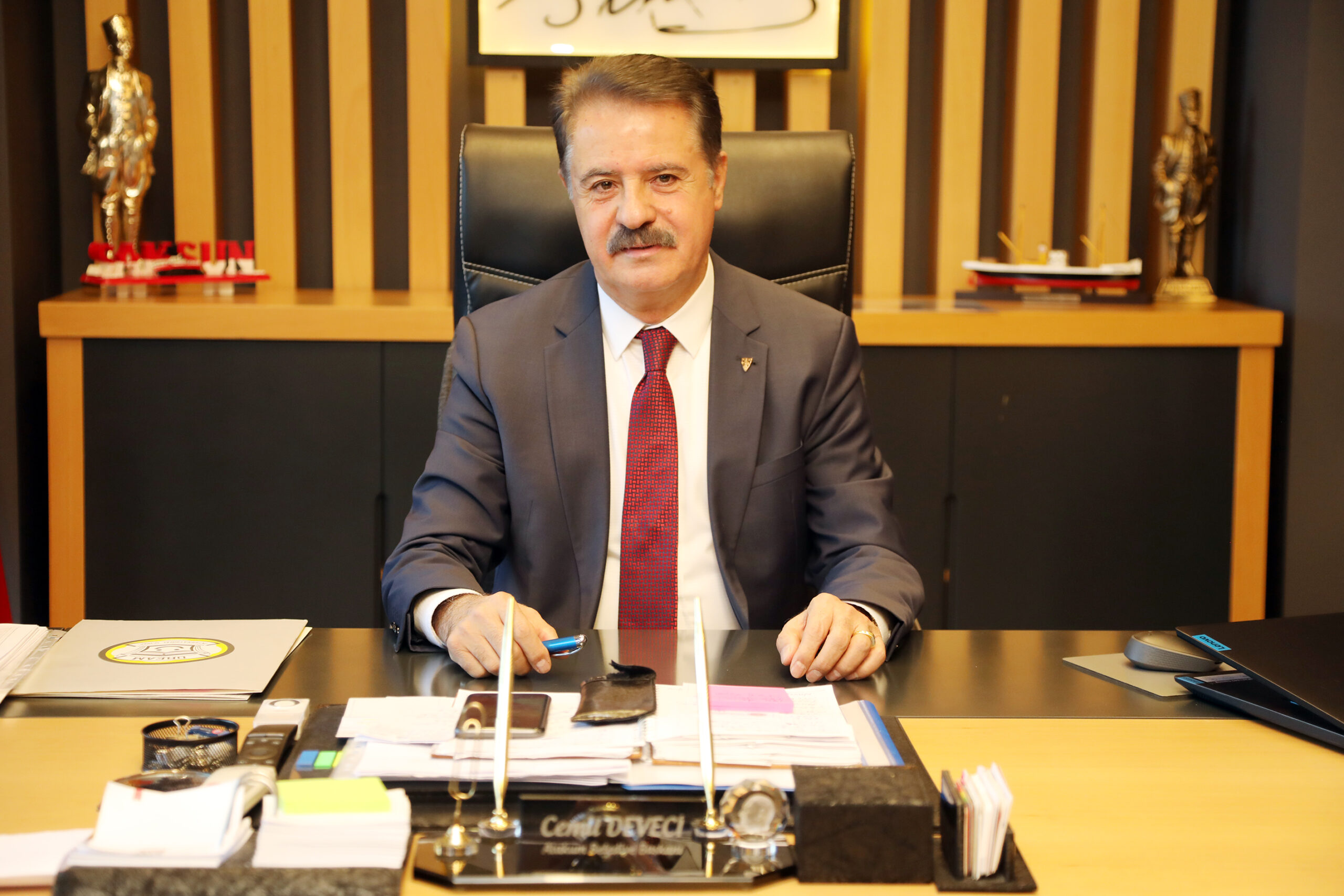 Atakum Belediye Başkanı Av. Cemil Deveci yılbaşı öncesi bir mesaj