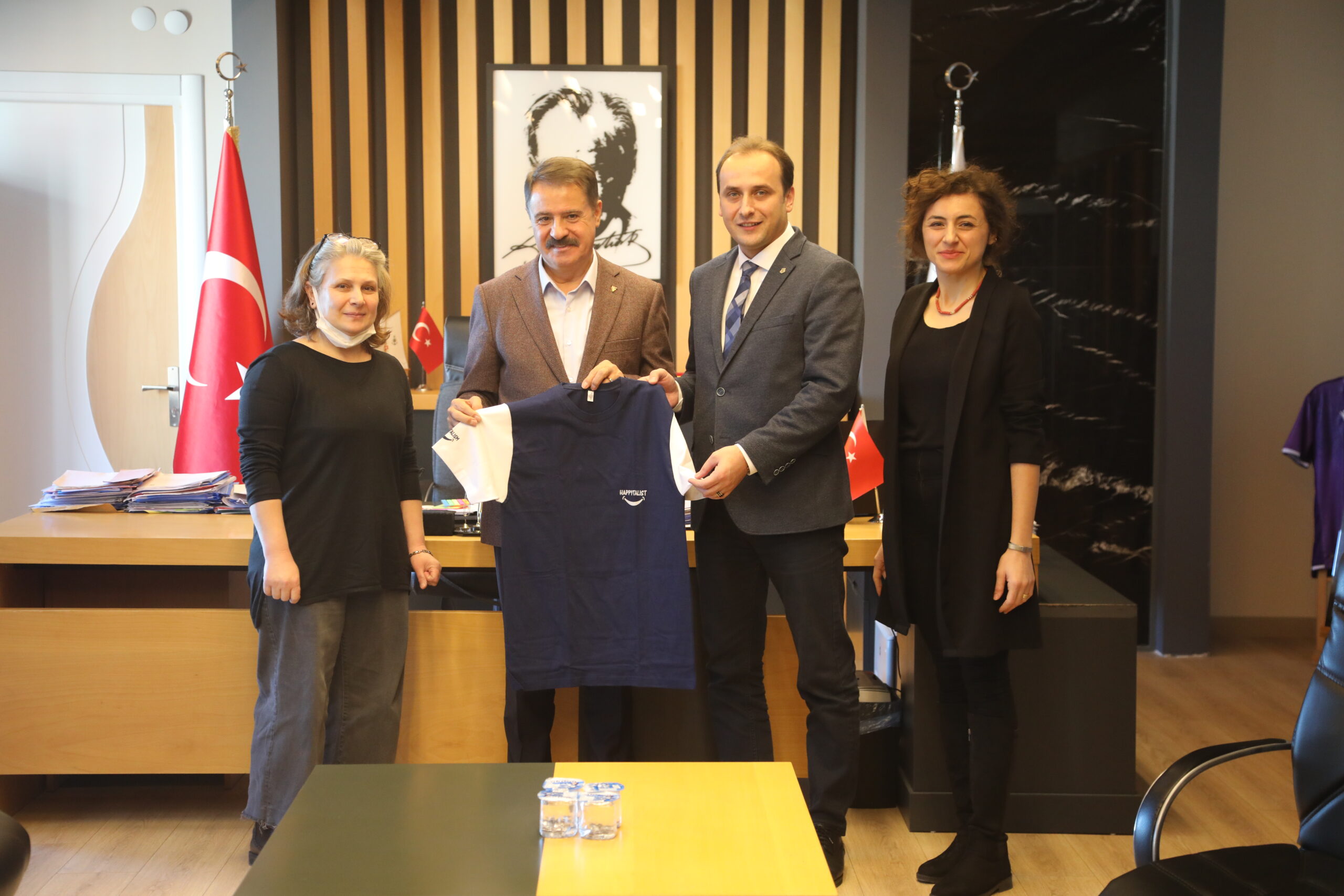 Üreten kadınlara teminat, kefalet ve faiz olmadan mikro kredi sağlayarak