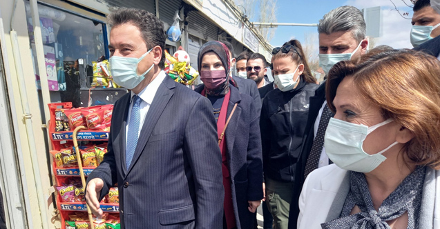 DEVA Partisi Genel Başkanı Ali Babacan, İstanbul’da partisinin Sultanbeyli ilçe