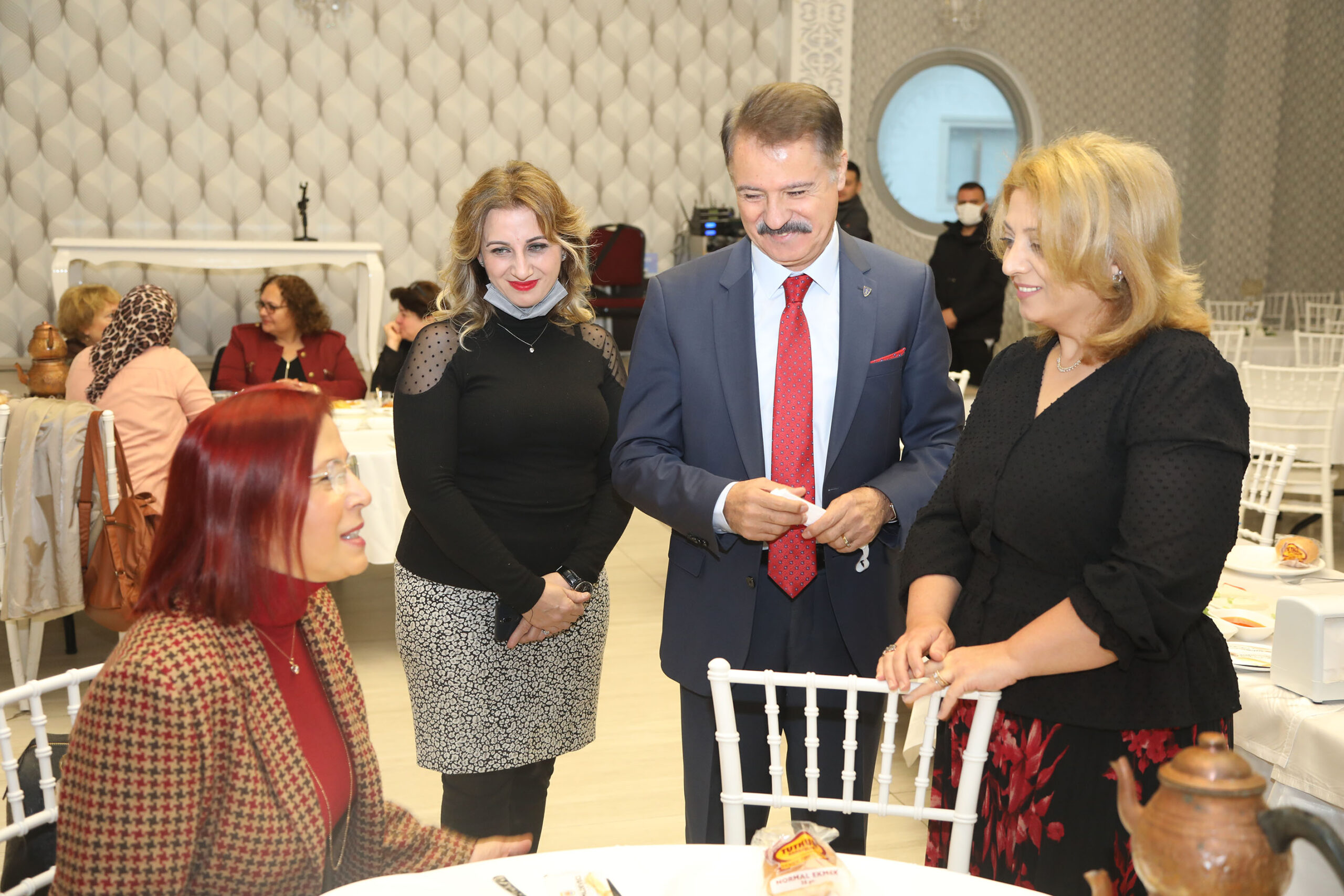 Atakum Belediye Başkanı Av. Cemil Deveci, kahvaltıda bir araya geldiği