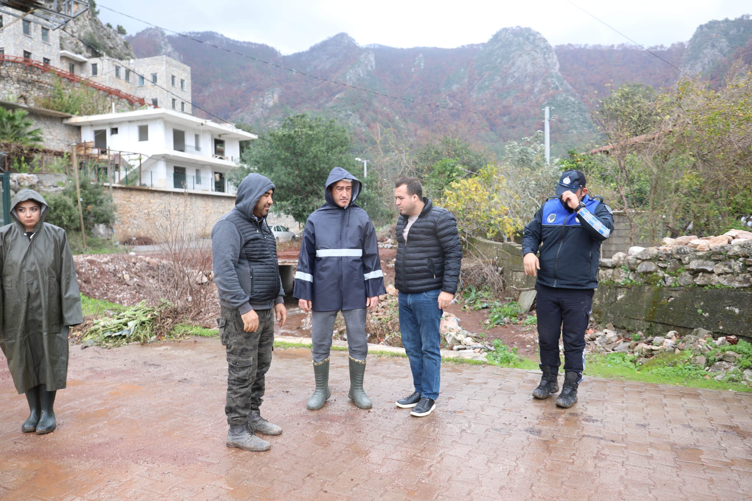 Geçtiğimiz cumartesi günü sel felaketinin yaşandığı Marmaris’te yaralar sarılmaya devam