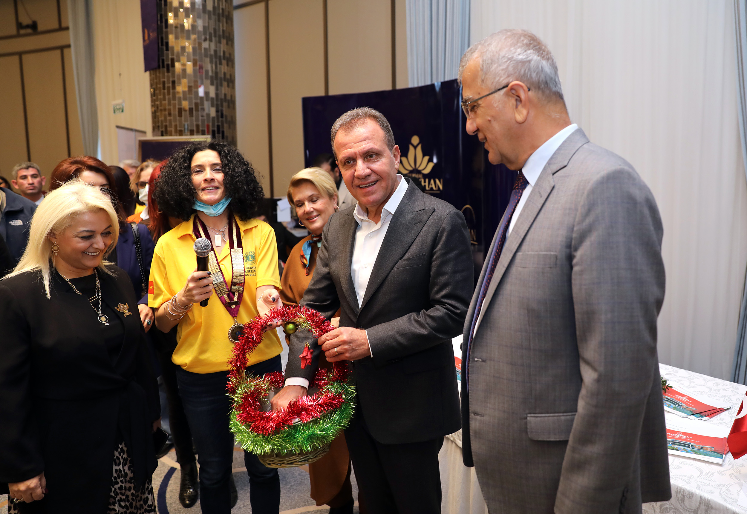 BAŞKAN SEÇER, MERSİN AKDENİZ LİONS KULÜBÜ’NÜN 6. YILBAŞI ALIŞVERİŞ ŞENLİĞİ’NE