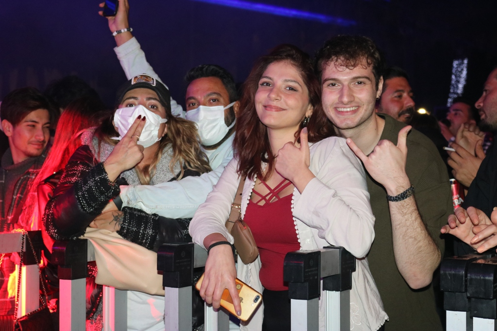 Bodrum Belediyesi’nin bu yıl ilk kez, ‘’HappyLoveYearParty’’ adıyla başlattığı yılbaşı