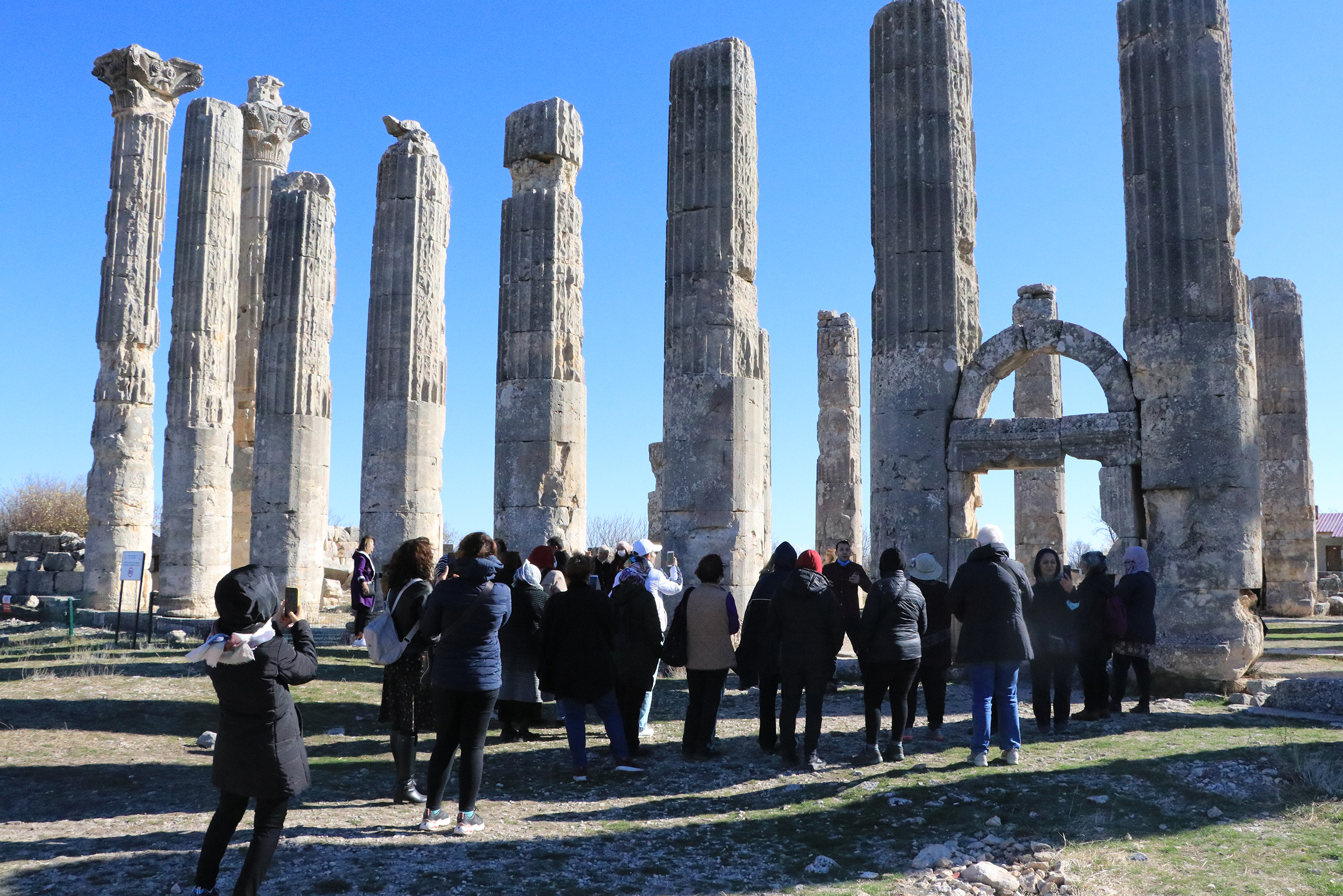 UZUNCABURÇ ANTİK KENTİ’NE TARİHİ VE KÜLTÜREL GEZİ Mersin Büyükşehir Belediyesi’nin