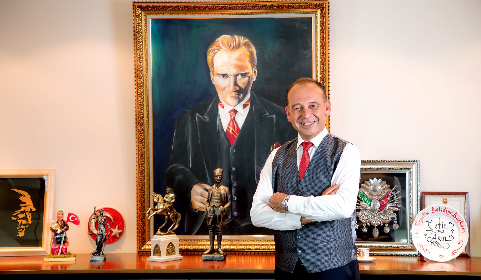 Turgutlu Belediye Başkanı Çetin Akın, yeni yılı yayınladığı mesajla kutladı.