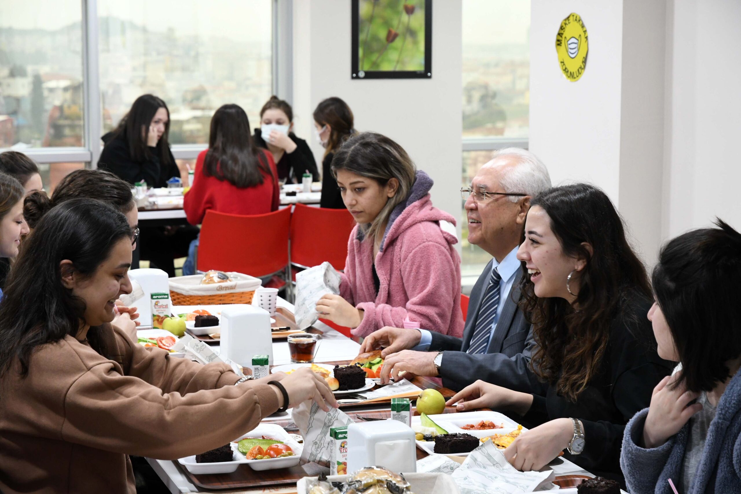 Karabağlar Belediye Başkanı Muhittin Selvitopu, Karabağlar Belediyesi tarafından 2 yıl