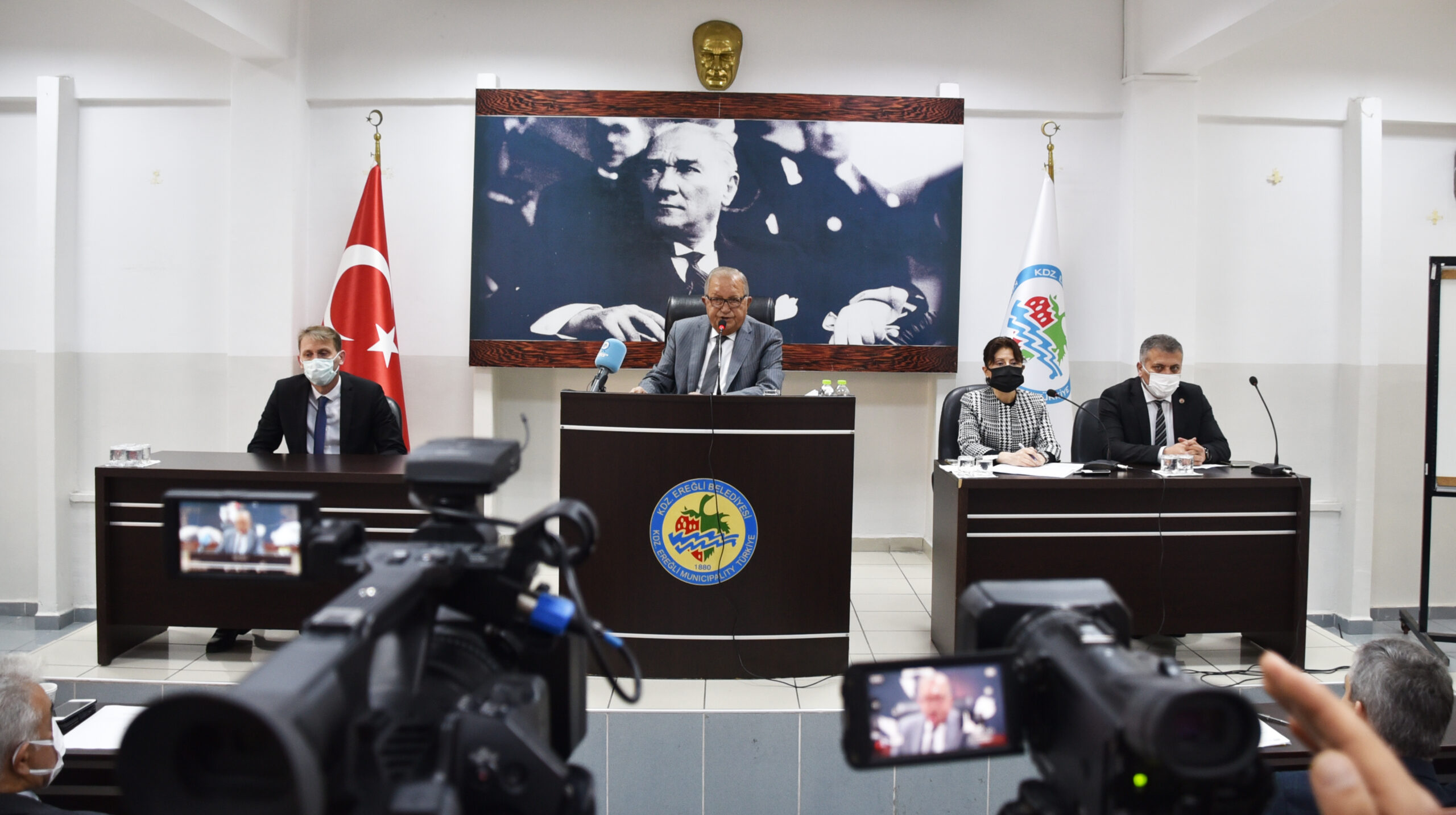 BAŞKAN POSBIYIK: DEVLET YATIRIMLARINDA EN MAĞDUR İLÇE KDZ. EREĞLİ Kdz. Ereğli Belediye Başkanı Halil Posbıyık, hafta sonu maç izlemek