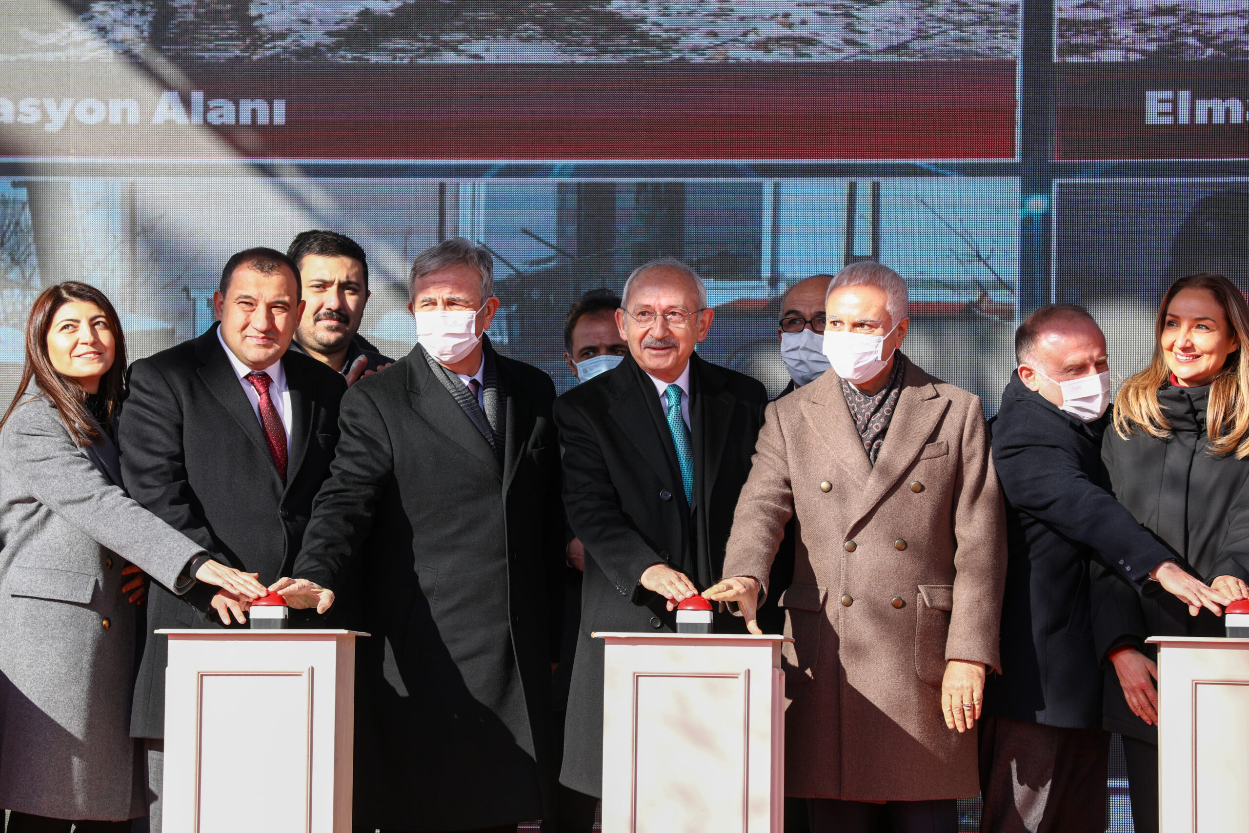 CHP GENEL BAŞKANI KEMAL KILIÇDAROĞLU ELMADAĞ’DA TOPLU AÇILIŞLAR YAPTI Cumhuriyet Halk Partisi Genel Başkanı Kemal Kılıçdaroğlu, Elmadağ Belediyesi’ni ziyaret