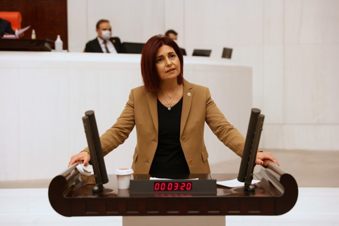 ANNELER ÇOCUKLARINA SÜT ALAMIYOR, ÇOCUKLAR YATAĞA AÇ GİRİYOR ON YILDA