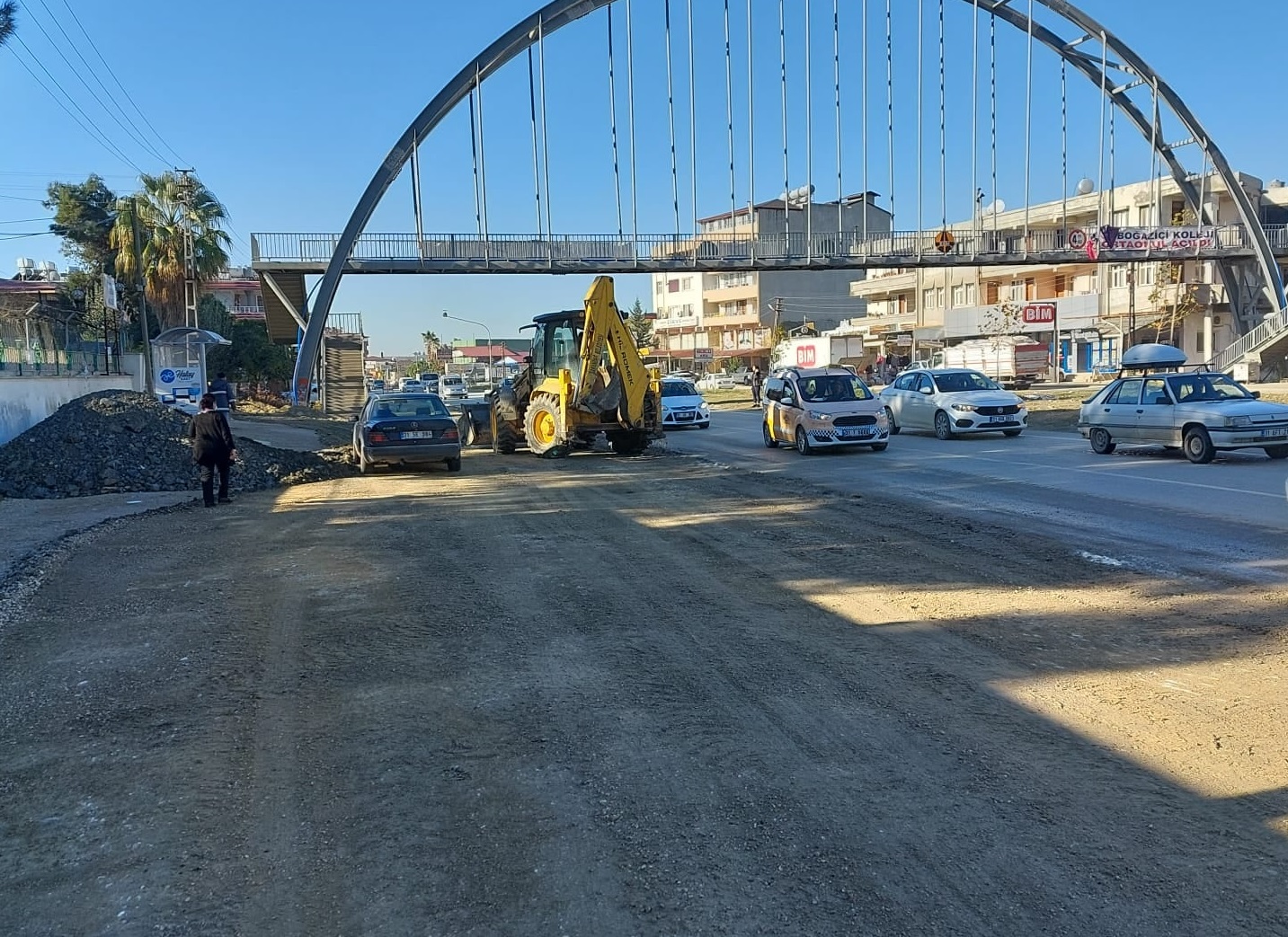 Samandağ Belediyesi Fen İşleri Müdürlüğü ekipleri çalışmalarını hızlandırdı. Her gün