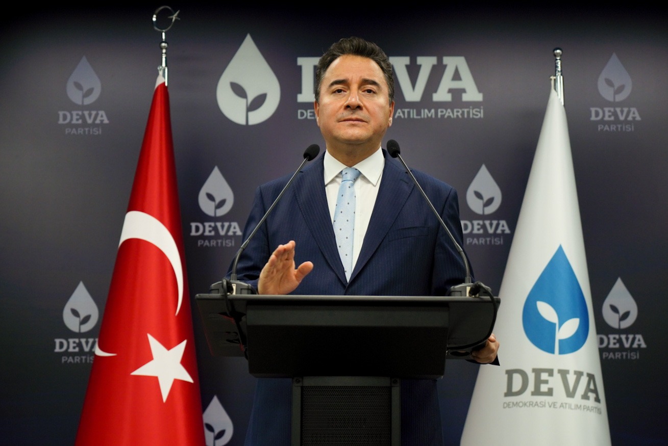 DEVA Partisi Genel Başkanı Ali Babacan, partisinin genel merkezinde düzenlediği