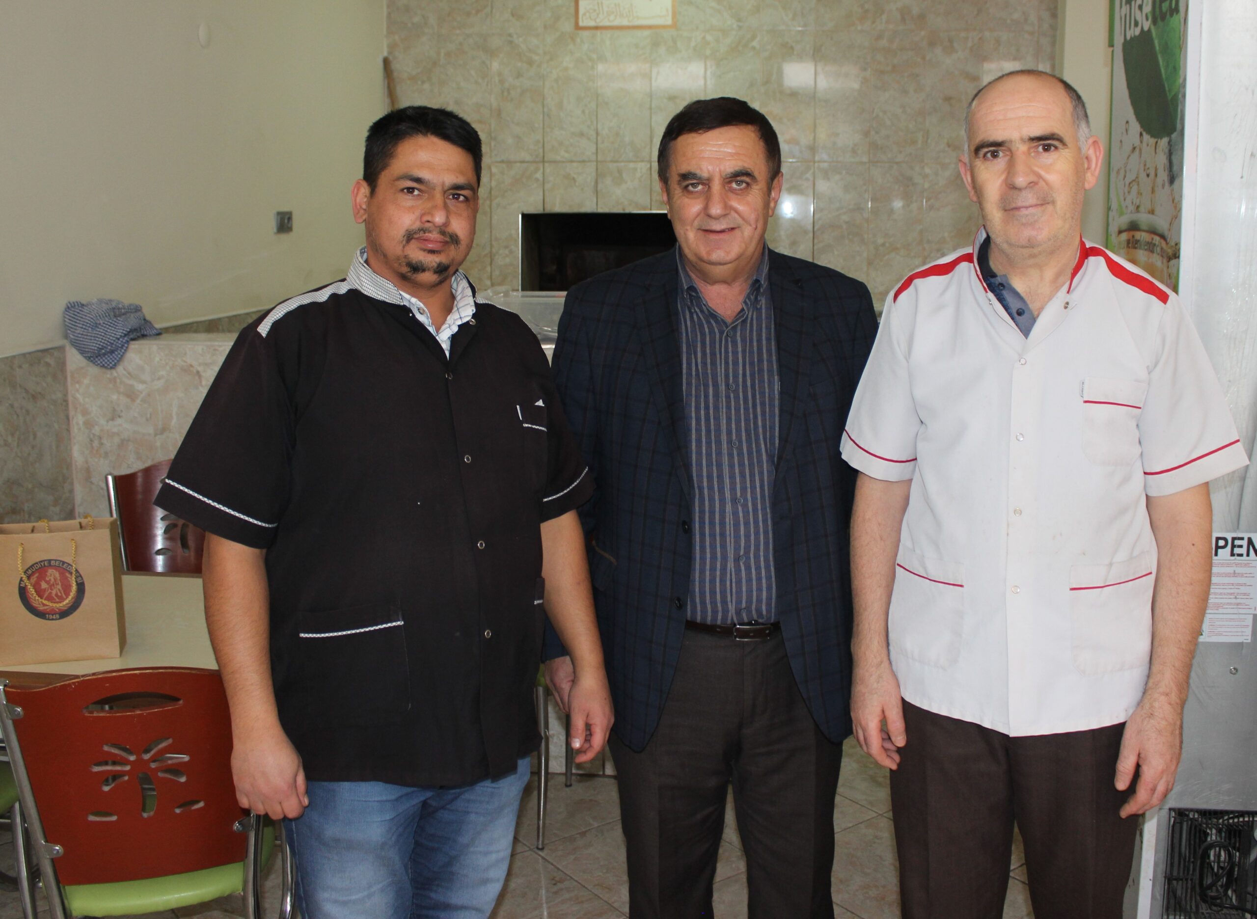 Mahmudiye Belediye Başkanı İshak Gündoğan, ilçe esnafını ziyaret etti. İlçede