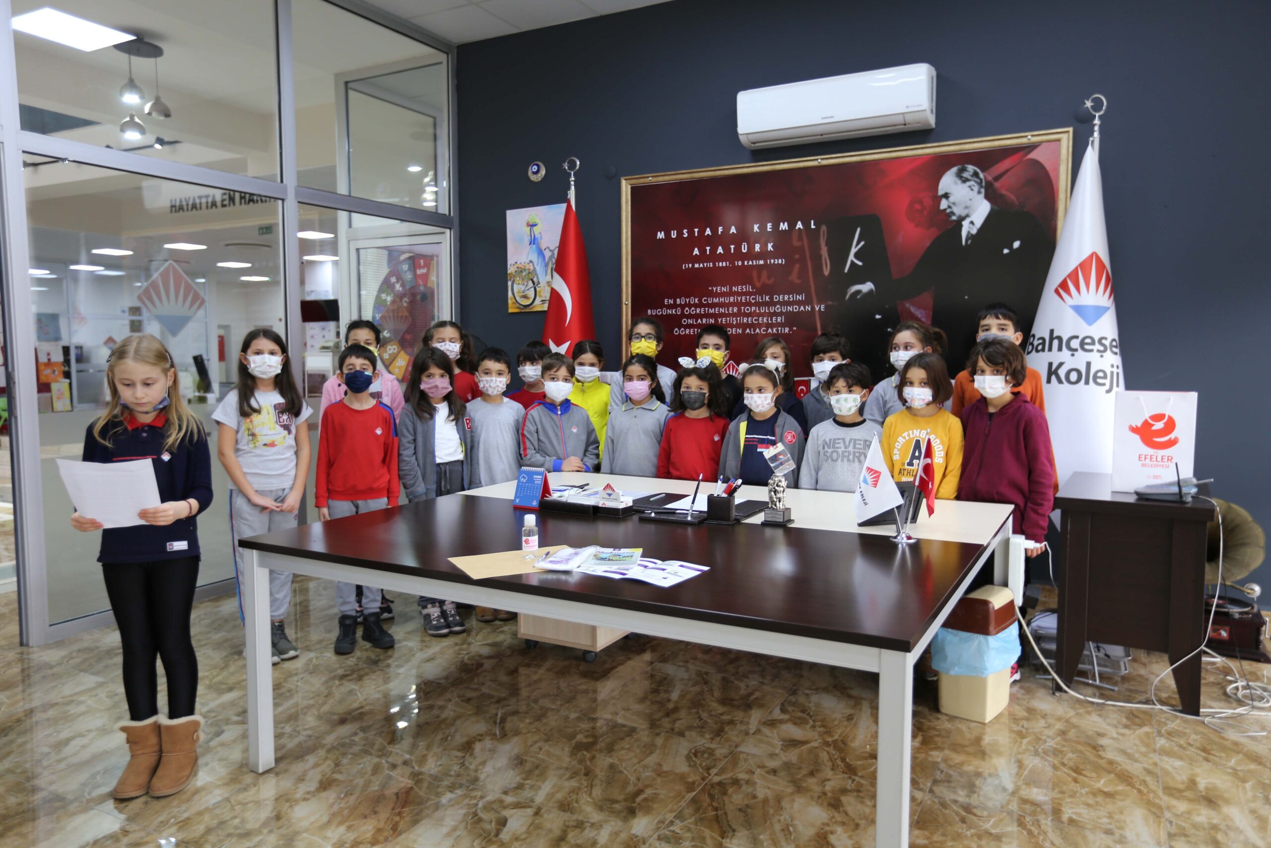 Efeler Belediye Başkanı Mehmet Fatih Atay, Bahçeşehir Koleji öğrencilerinin yol