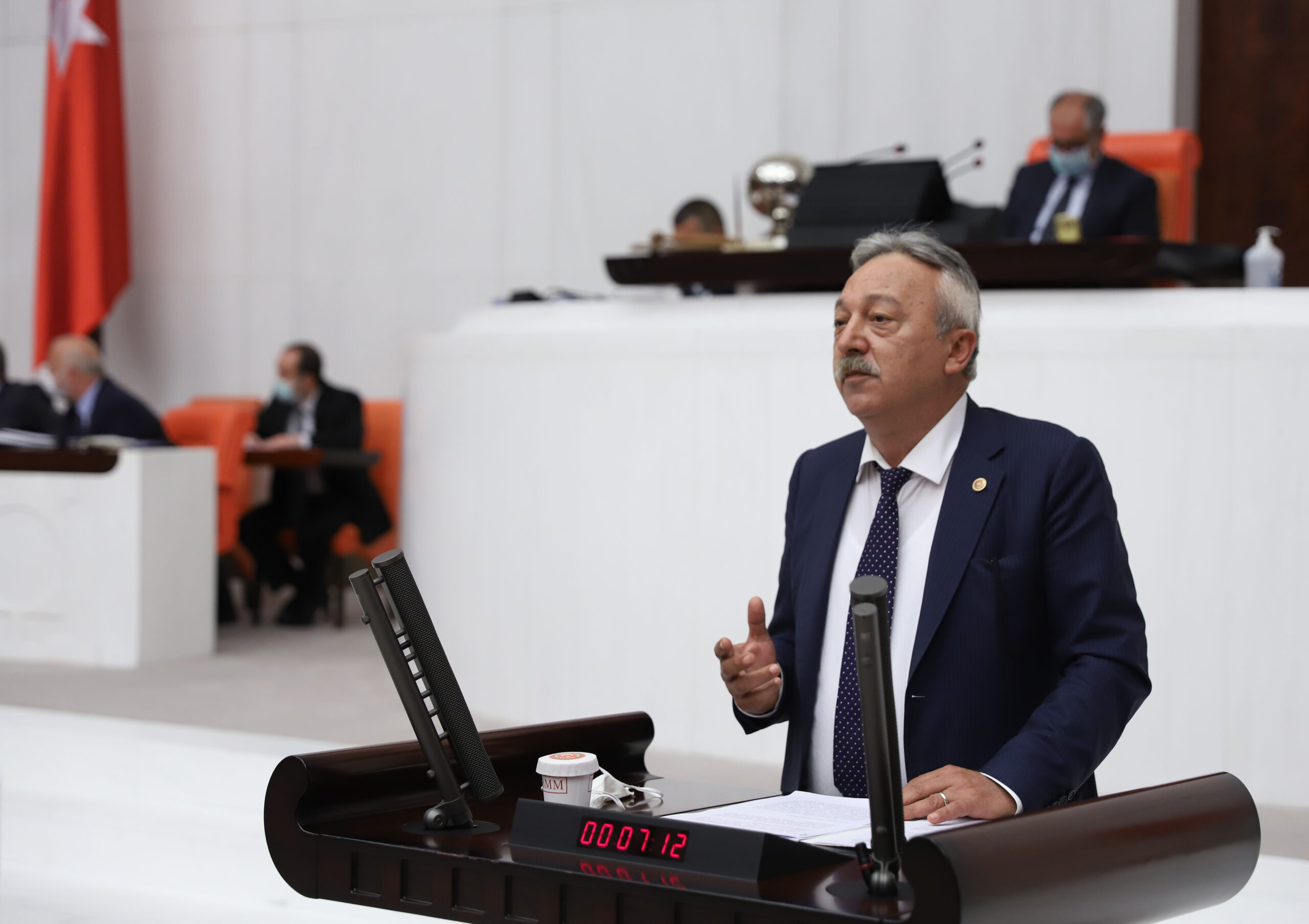 CHP İzmir Milletvekili Tacettin Bayır; Mesleklerinin gelişmesi krizin emek yanlısı bir