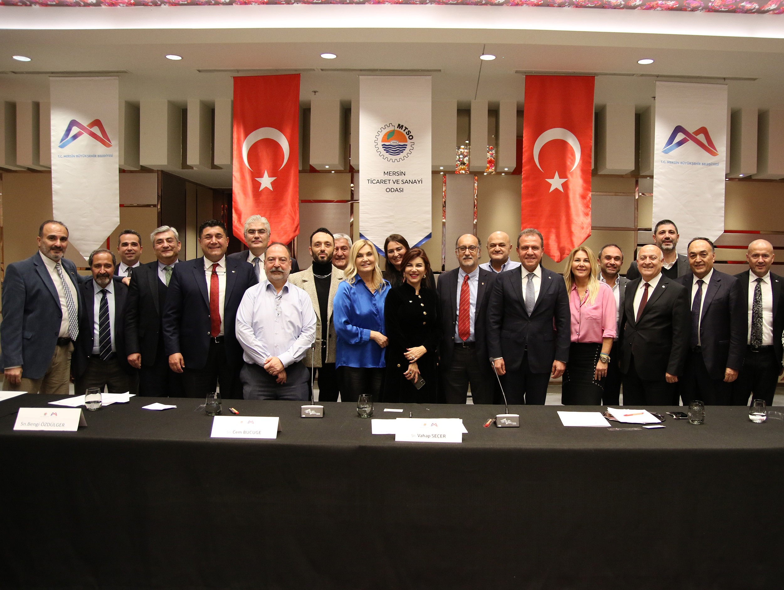 SEÇER: “MERSİN’İN DEĞERİNİ MERSİNLİLERDEN BAŞKA KİMSE BİLEMEZ” KIZILTAN: “MERSİN’E GÜVENİN.