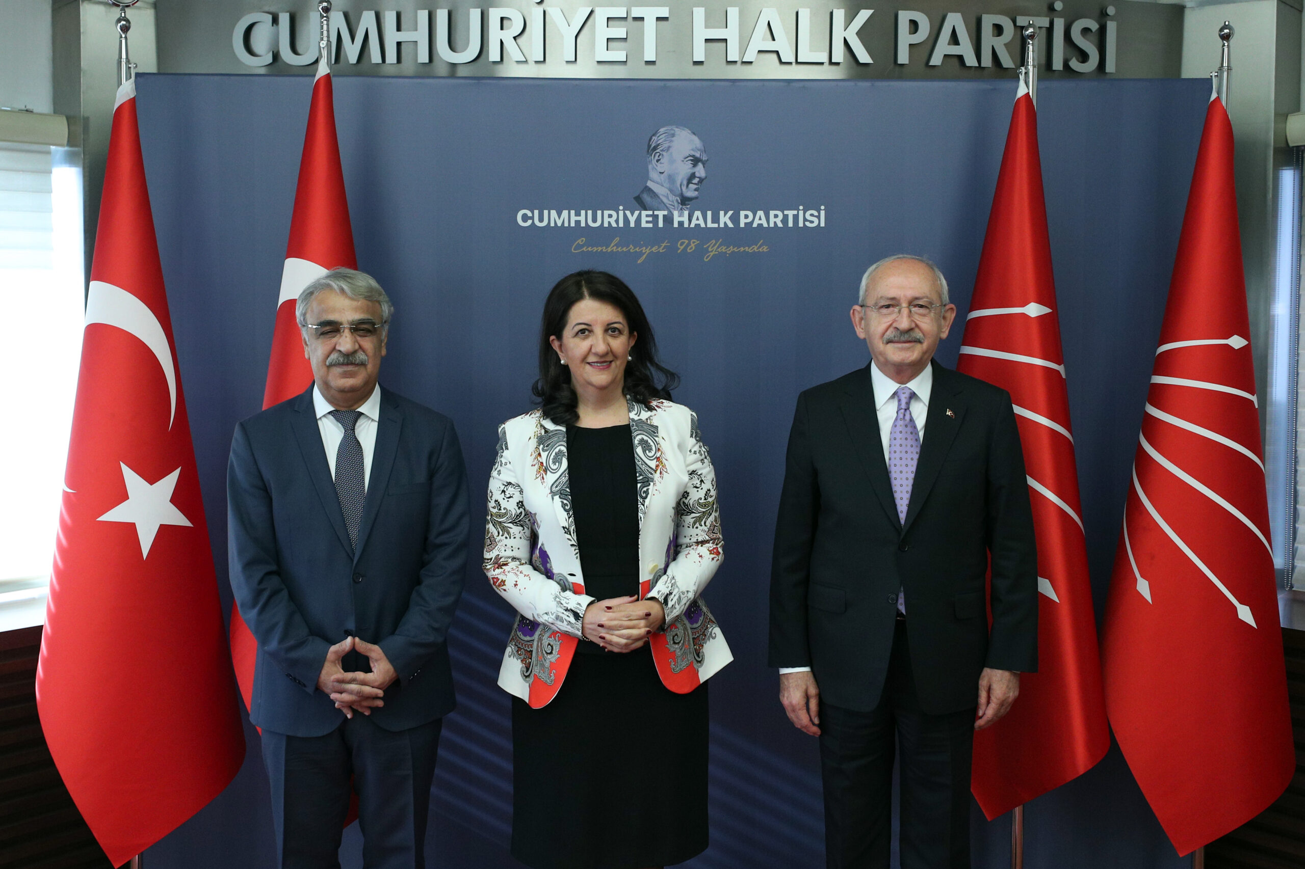 Cumhuriyet Halk Partisi Genel Başkanı Kemal Kılıçdaroğlu, Halkların Demokratik Partisi