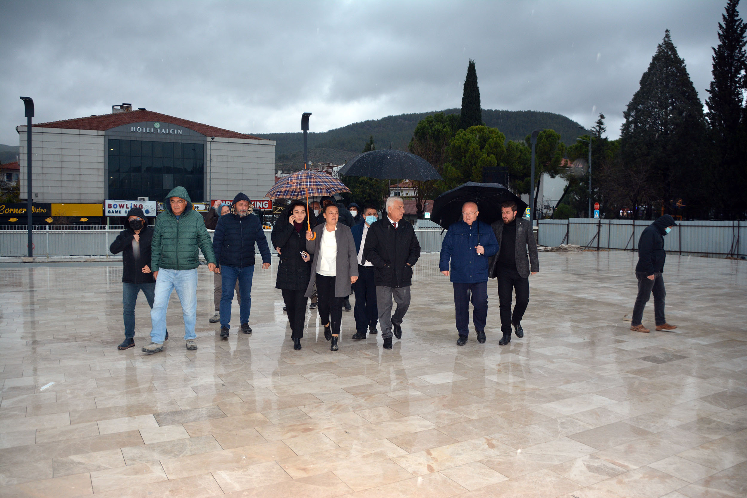 Muğla Büyükşehir Belediyesi tarafından inşaat yapıları tamamlanan Kent Meydanında mermer