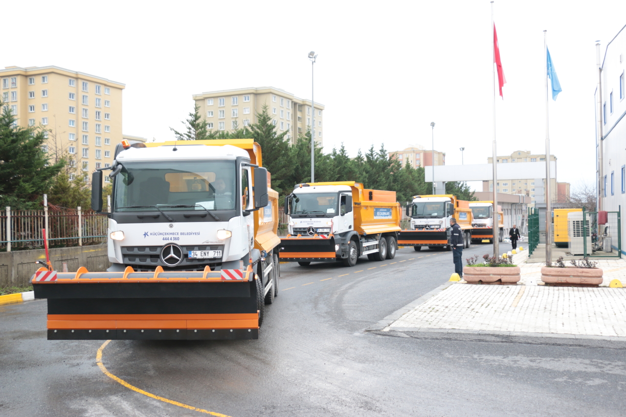 Küçükçekmece Belediyesi,  İstanbul’da beklenen kar yağışı ve olası buzlanmaya karşı