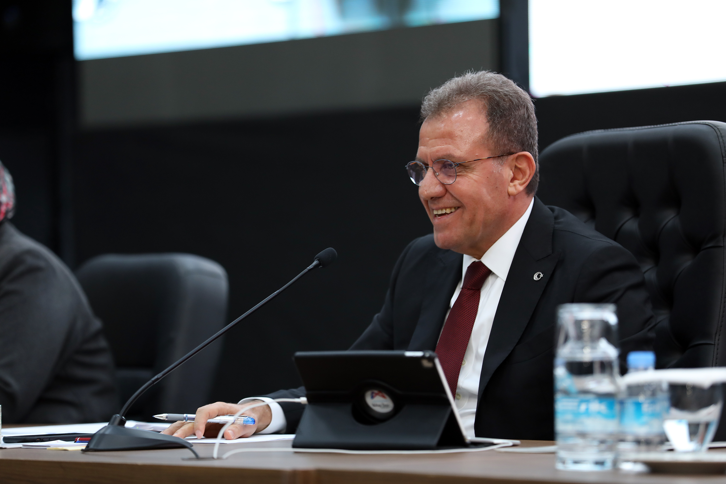 CUMHUR İTTİFAKI’NIN ÇEKİMSER OY RENGİNE RAĞMEN BORÇLANMA YETKİSİ ALINDI BAŞKAN