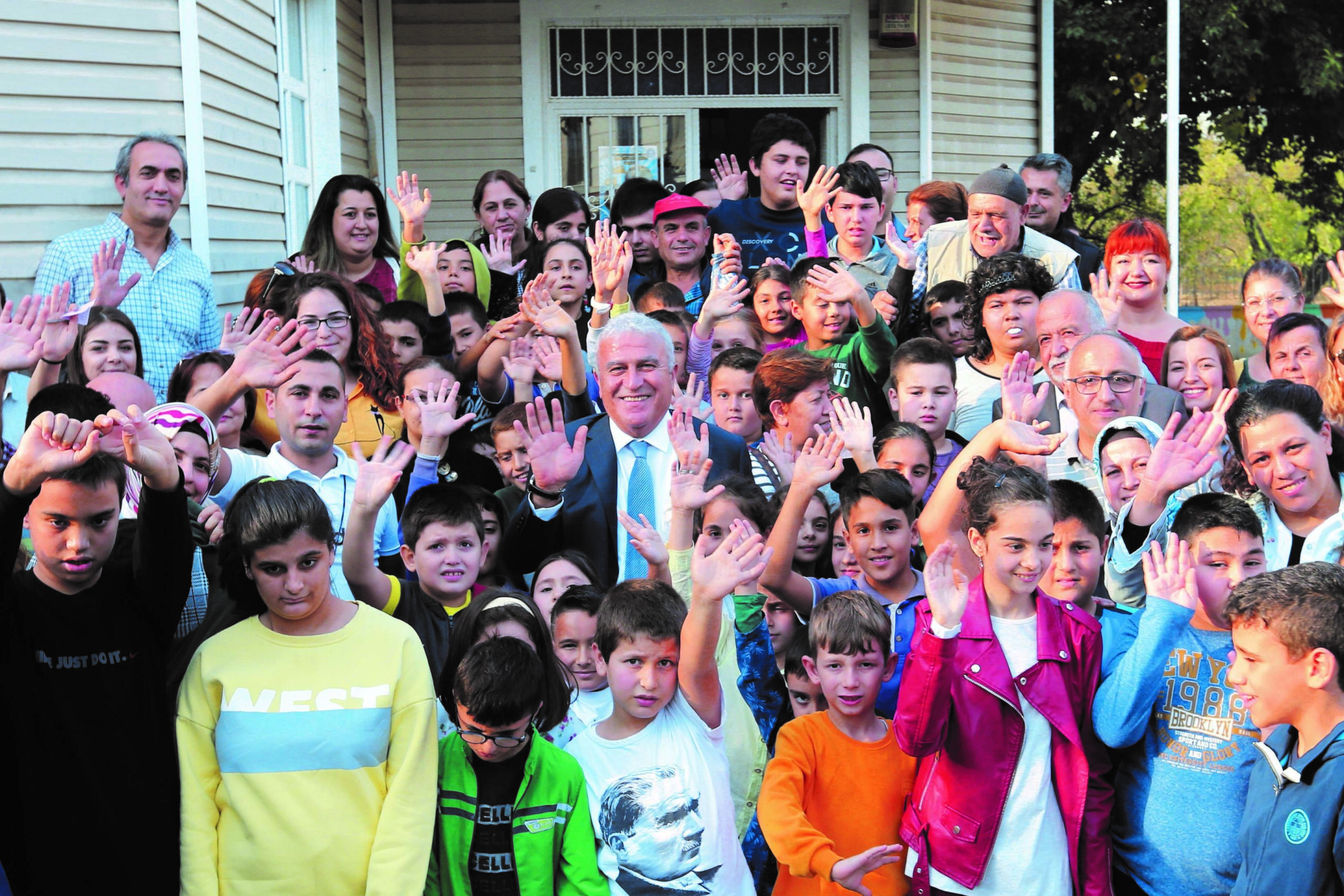 Efeler Belediyesi tarafından Yedieylül Mahallesi’nde inşa edilen ve barındırdığı fonksiyonlarla