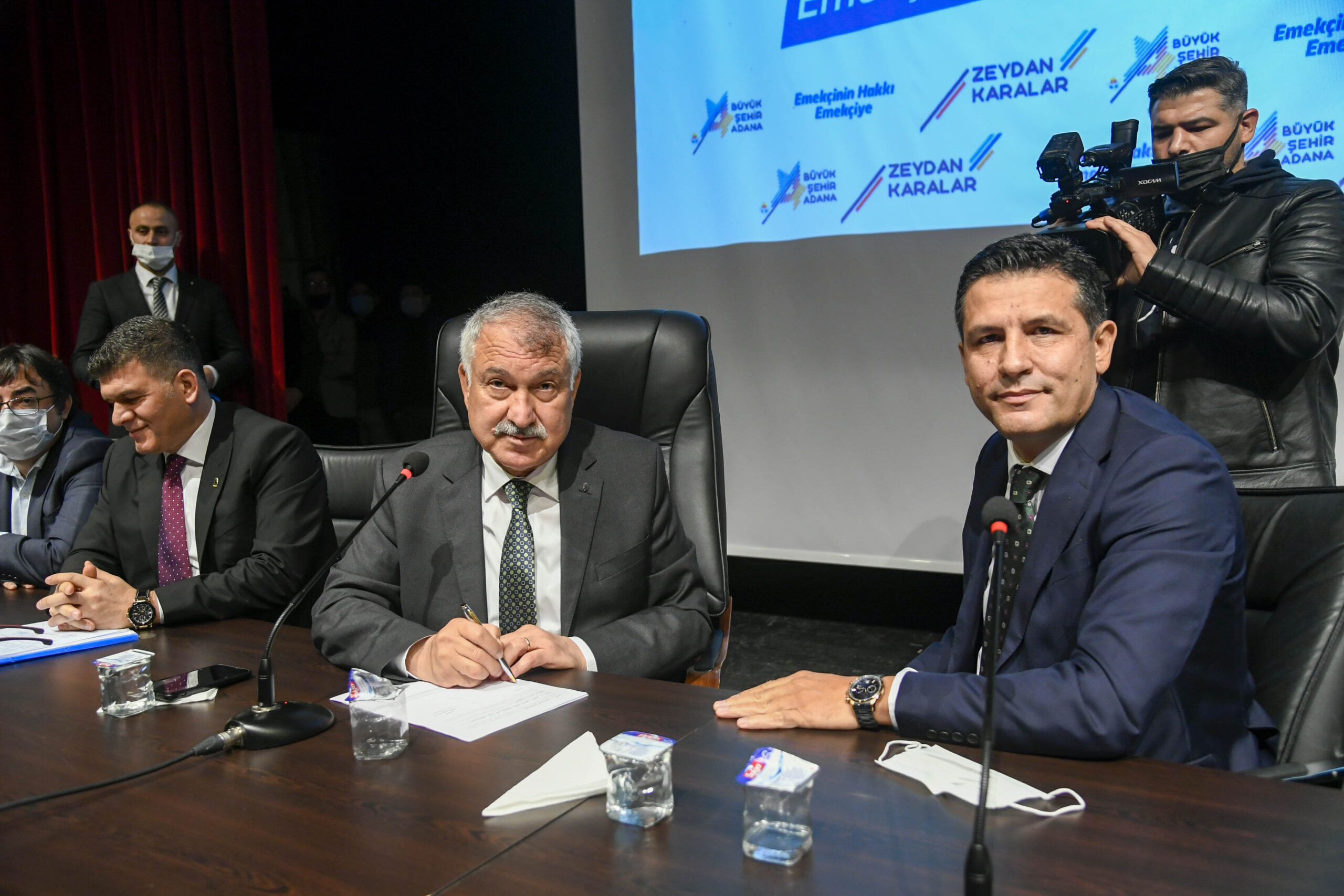 Büyükşehir çalışanına 2022’ye girerken promosyon müjdesi Büyükşehir’de yeni yıl öncesi