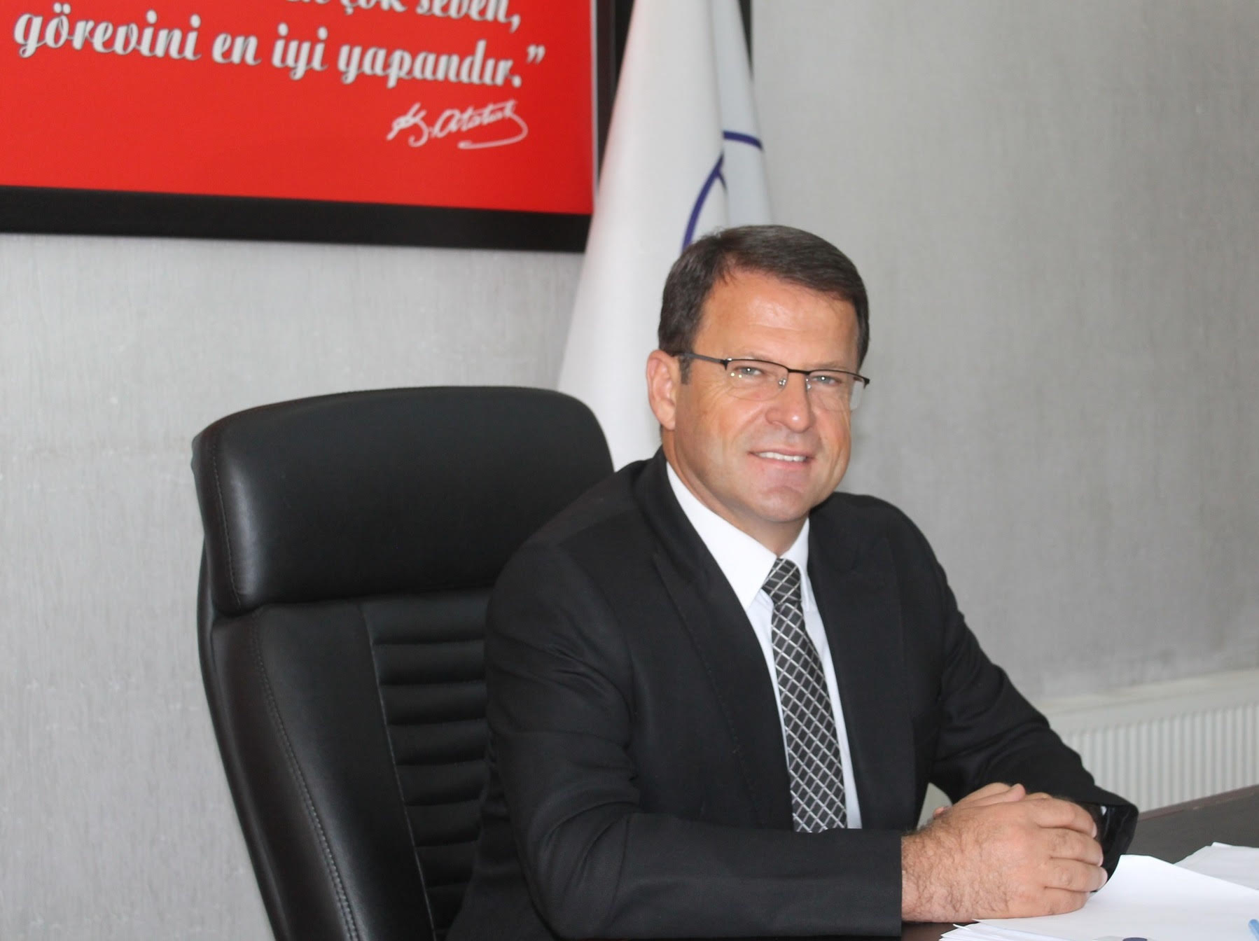 Samandağ Belediye Başkanı Av. Refik Eryılmaz’ın Noel Bayramı Mesajı Başkan Eryılmaz mesajında; “Bayramlar, insanlar arasında karşılıklı sevgi, saygı ve