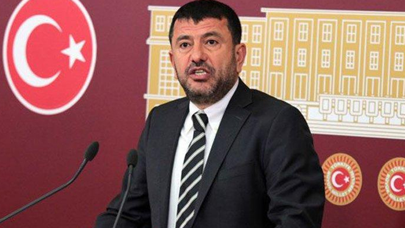 Ağbaba, “İsmet İnönü emperyalist güçlerin boyunduruğundaki bir ülkeyi Cumhuriyete kavuşturma