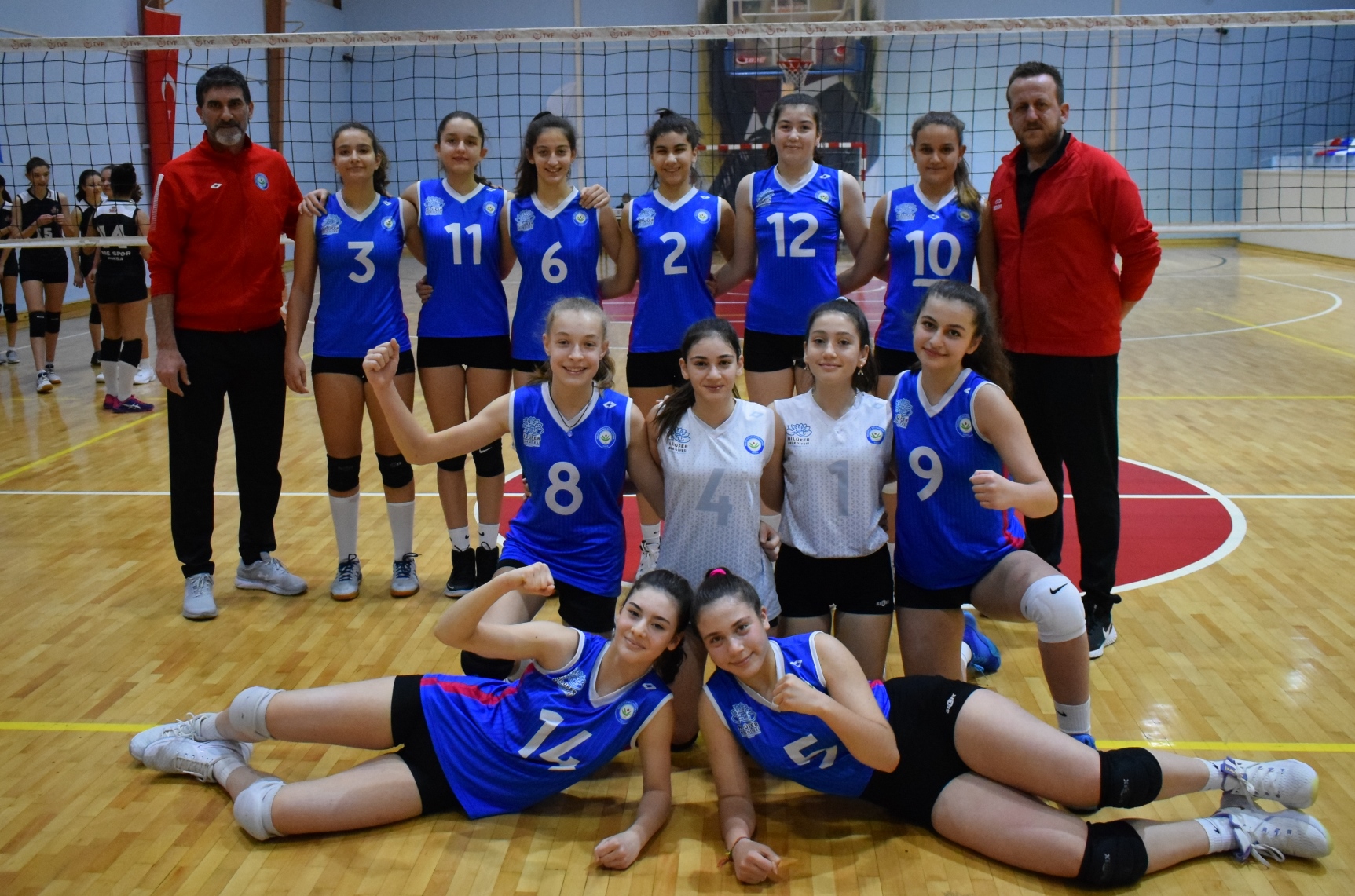 Bursa Küçük Kızlar Ligi’nde bütün maçlarını set vermeden 3-0 kazanan