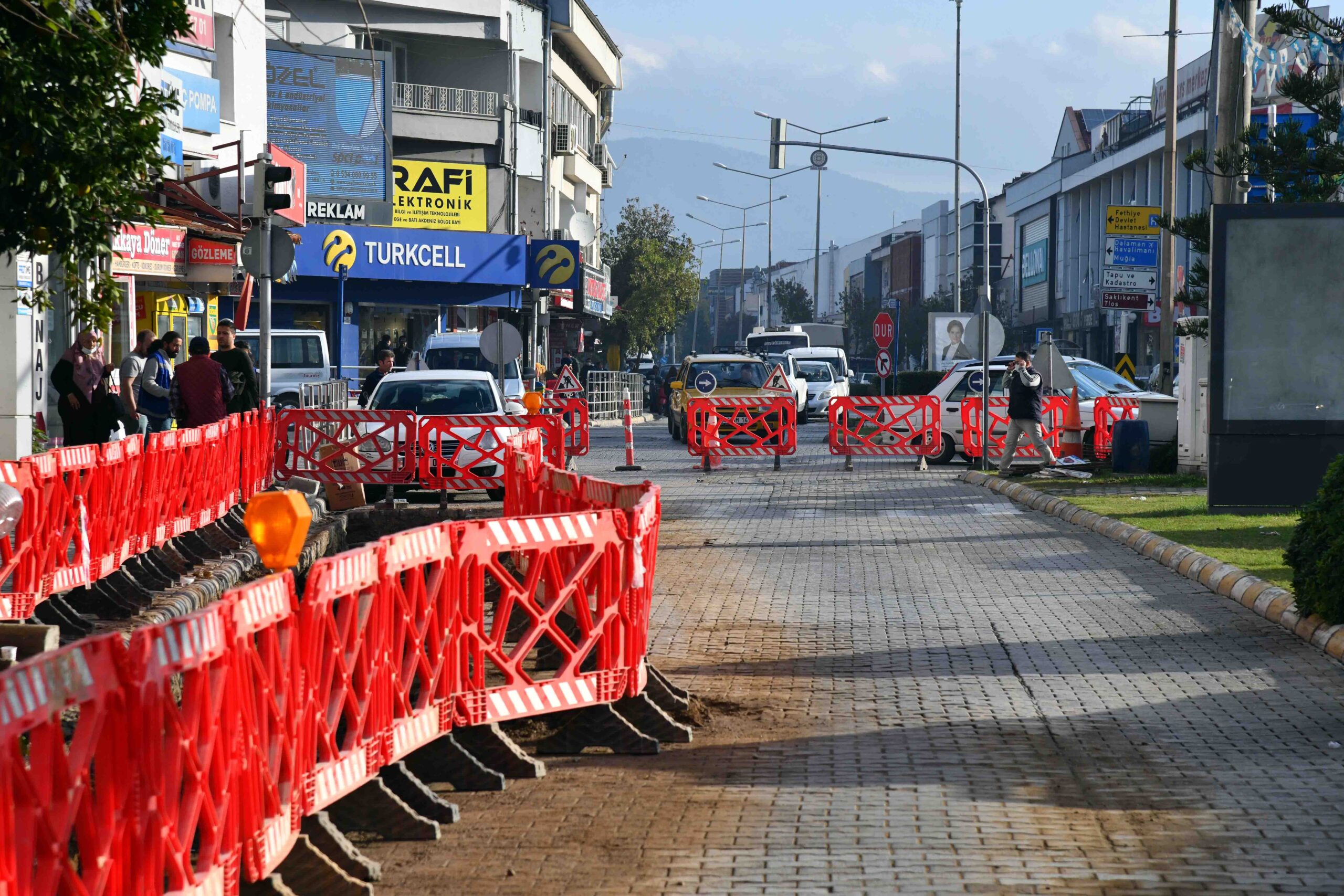 Fethiye Belediyesi, MUSKİ, AYDEM ve Telekomünikasyon şirketleri işbirliğinde İnönü Caddesi