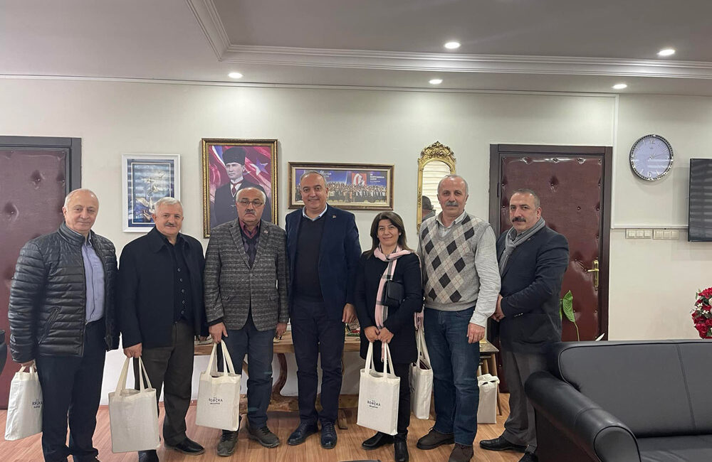 Artvin Merkez ilçe mahalle muhtarları Borçka Belediye Başkanı Ercan Orhan’ı