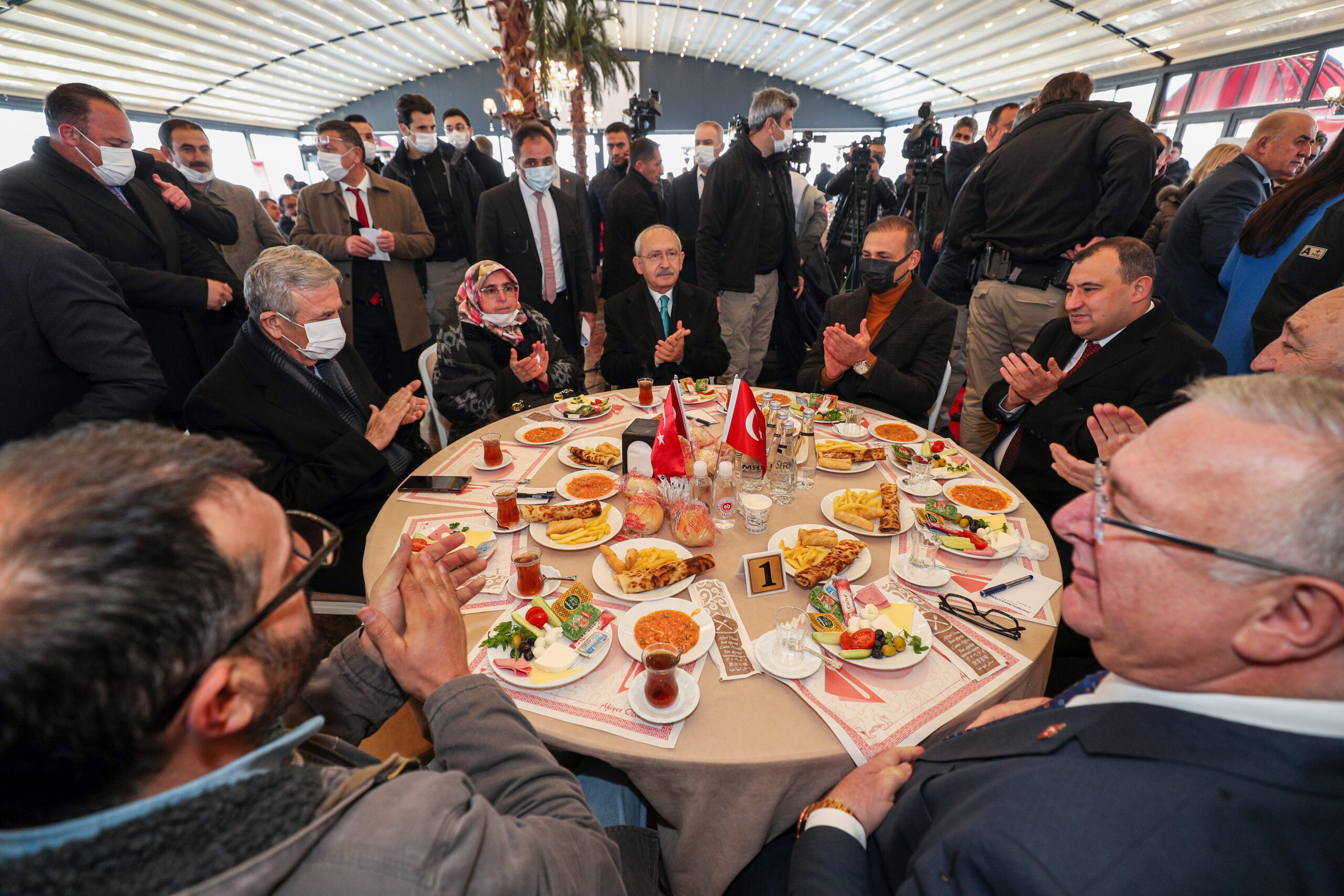 CHP GENEL BAŞKANI KEMAL KILIÇDAROĞLU ELMADAĞ’DA Cumhuriyet Halk Partisi Genel Başkanı Kemal Kılıçdaroğlu, Ankara Elmadağ’da Muhtarlar,