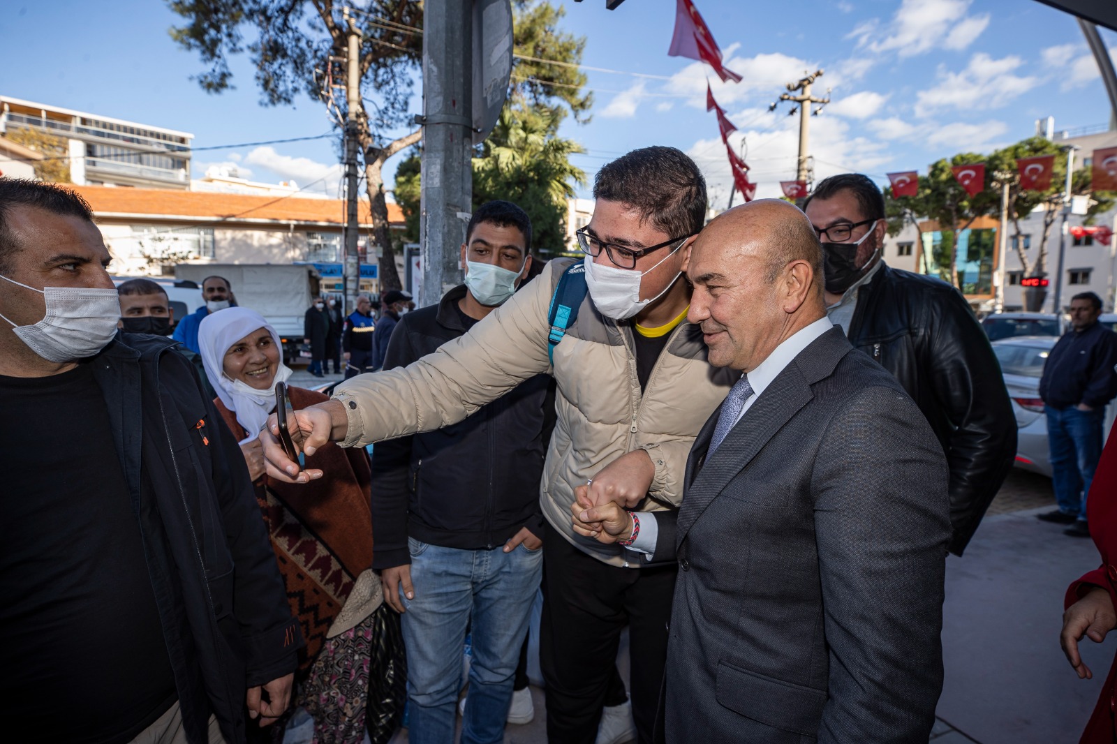 Başkan Soyer Menemen’den seslendi: “Bizim yarını kurma vaktimiz geldi” İzmir Büyükşehir Belediye Başkanı Tunç
