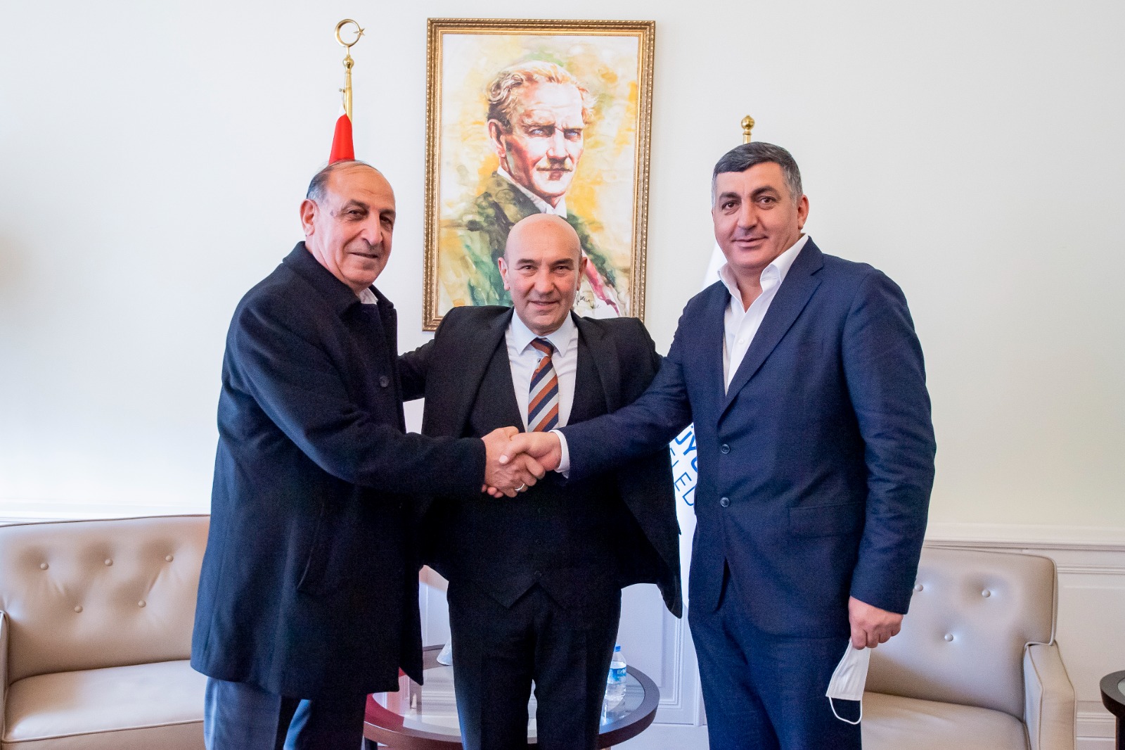 İzmir Büyükşehir Belediye Başkanı Tunç Soyer, aralarında yıllardır rekabet bulunan