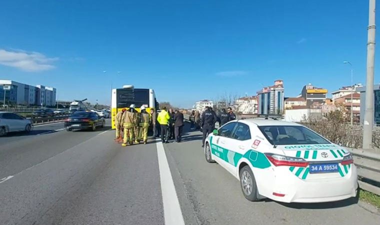 Kartal TEM otoyolunda içinde yolcularla seyir halinde olan İETT otobüsüne,