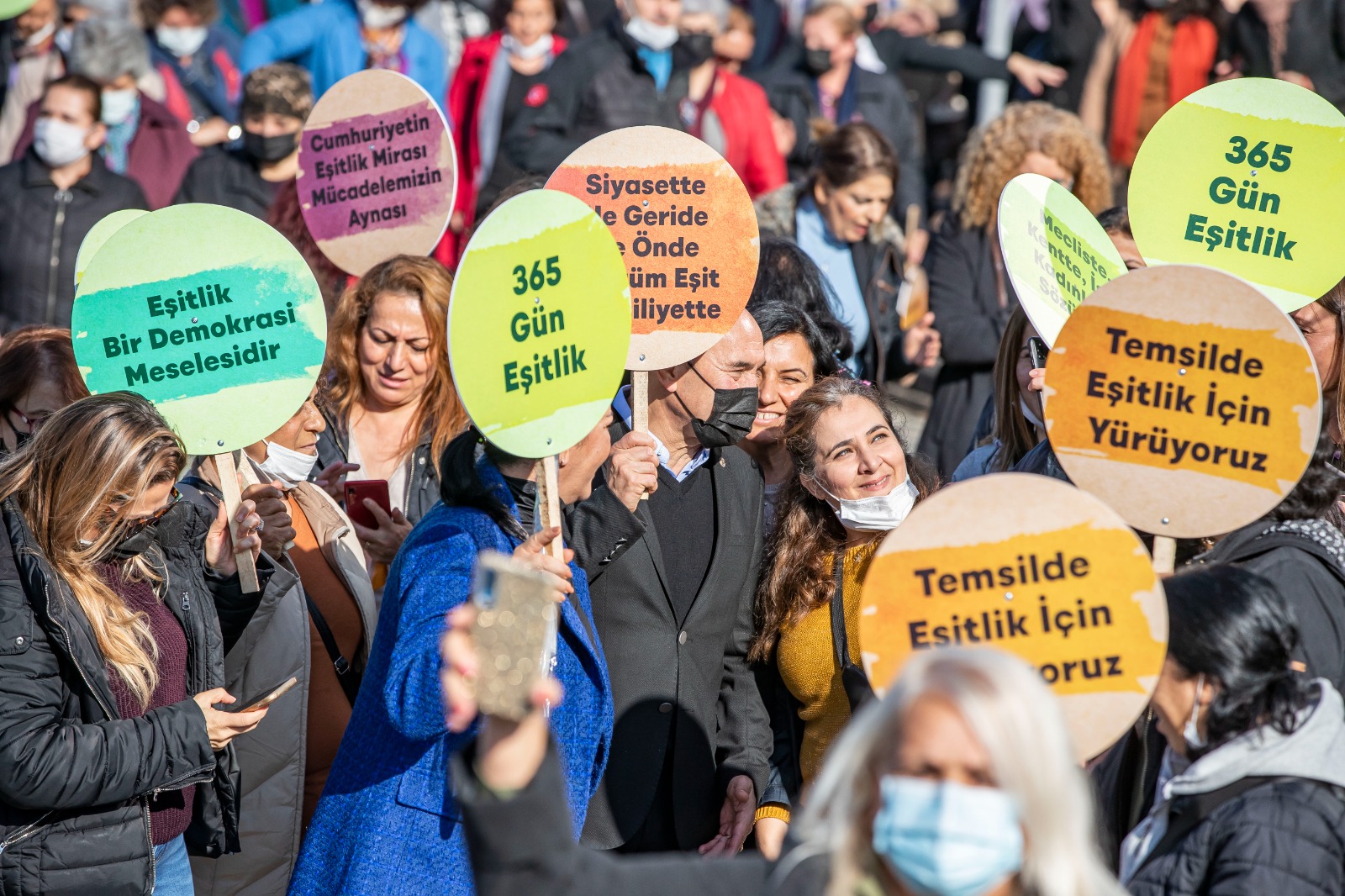 “Kadınlara Seçme ve Seçilme Hakkı” verilmesinin yıldönümü kutlandı ” İzmir
