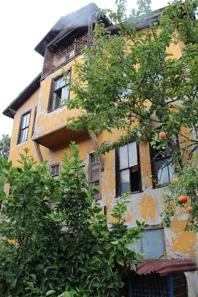 İzmit Belediyesi bir tarihi değeri daha İzmitlilere kazandırıyor Tarihi değerleri İzmit’e yeniden kazandıracak çalışmalarına devam eden İzmit Belediyesi,