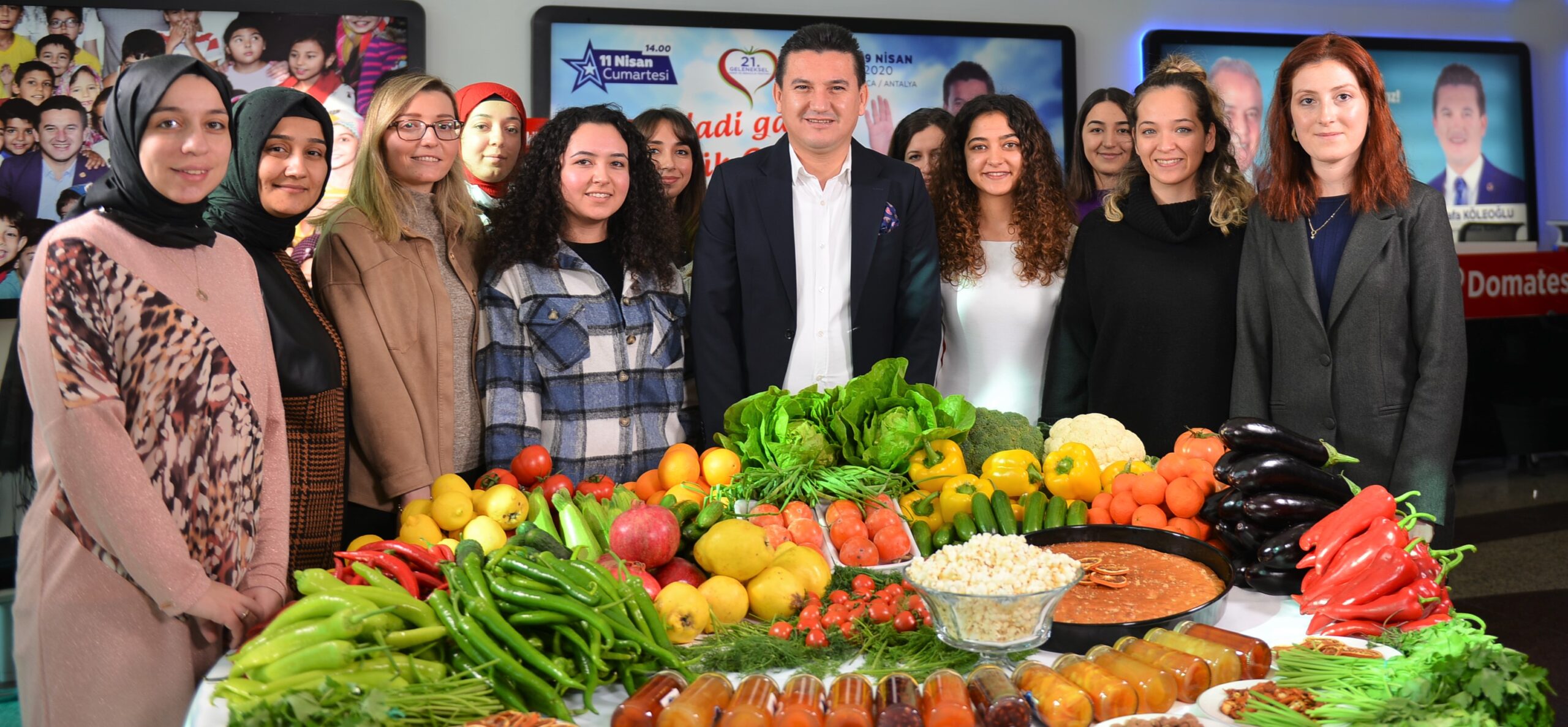 Kumluca Belediye Başkanı Mustafa Köleoğlu yerli malı haftasının önemini vurgulamak